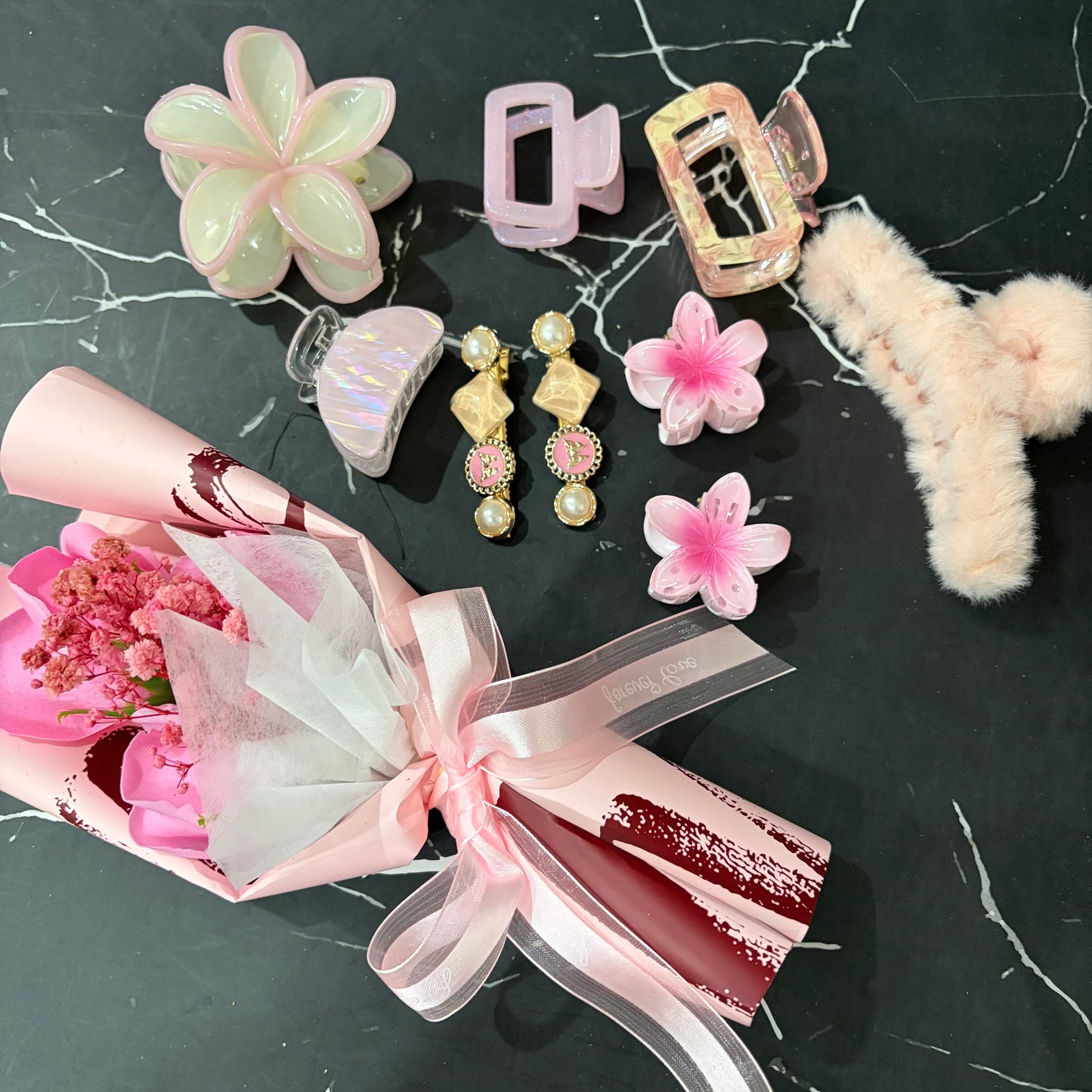 Pink Hamper ( with bouquet )