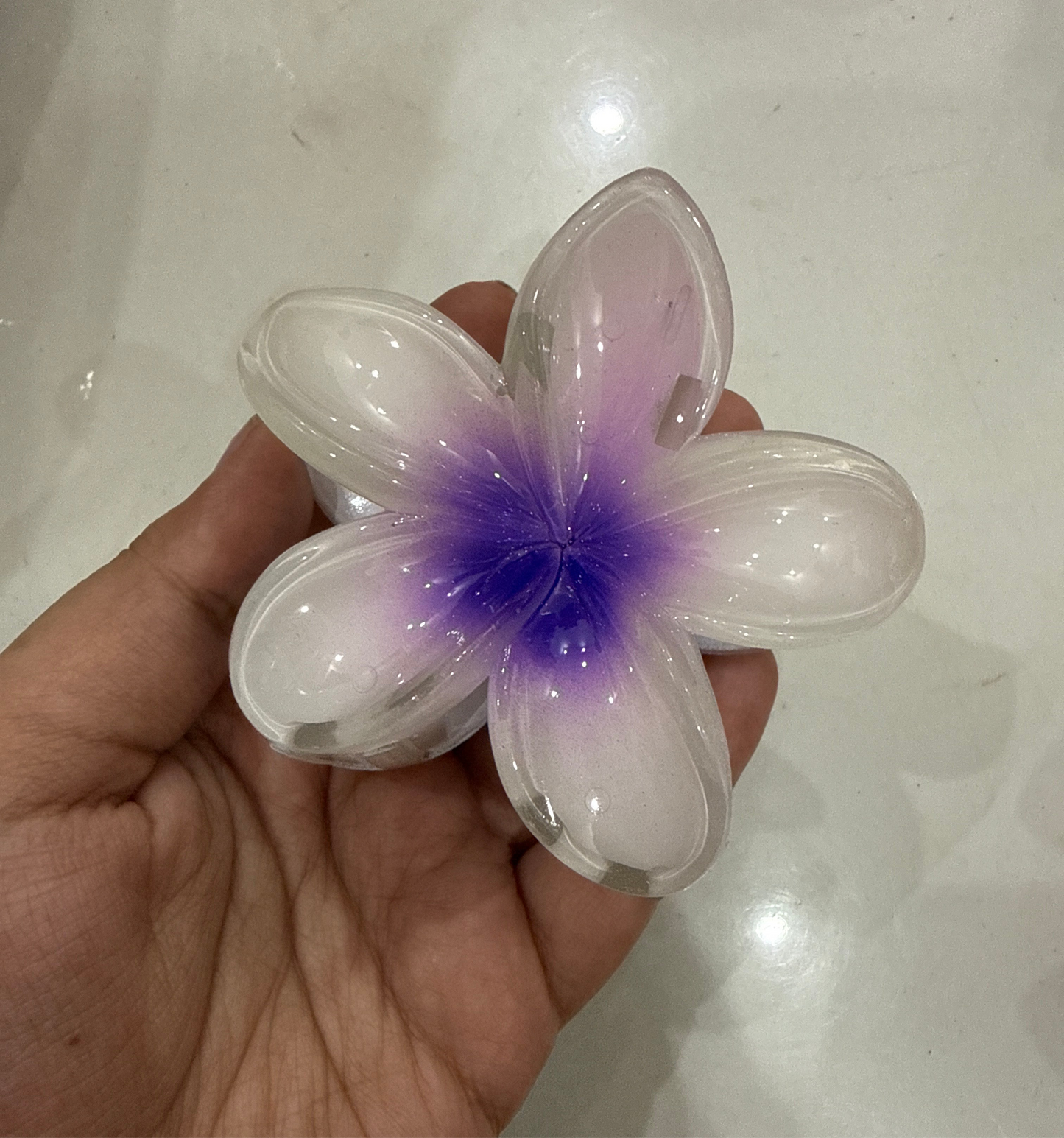 🌸 Realistic Flower Hair Claw Clip – Large, Elegant & Durable (8cm) 🌸