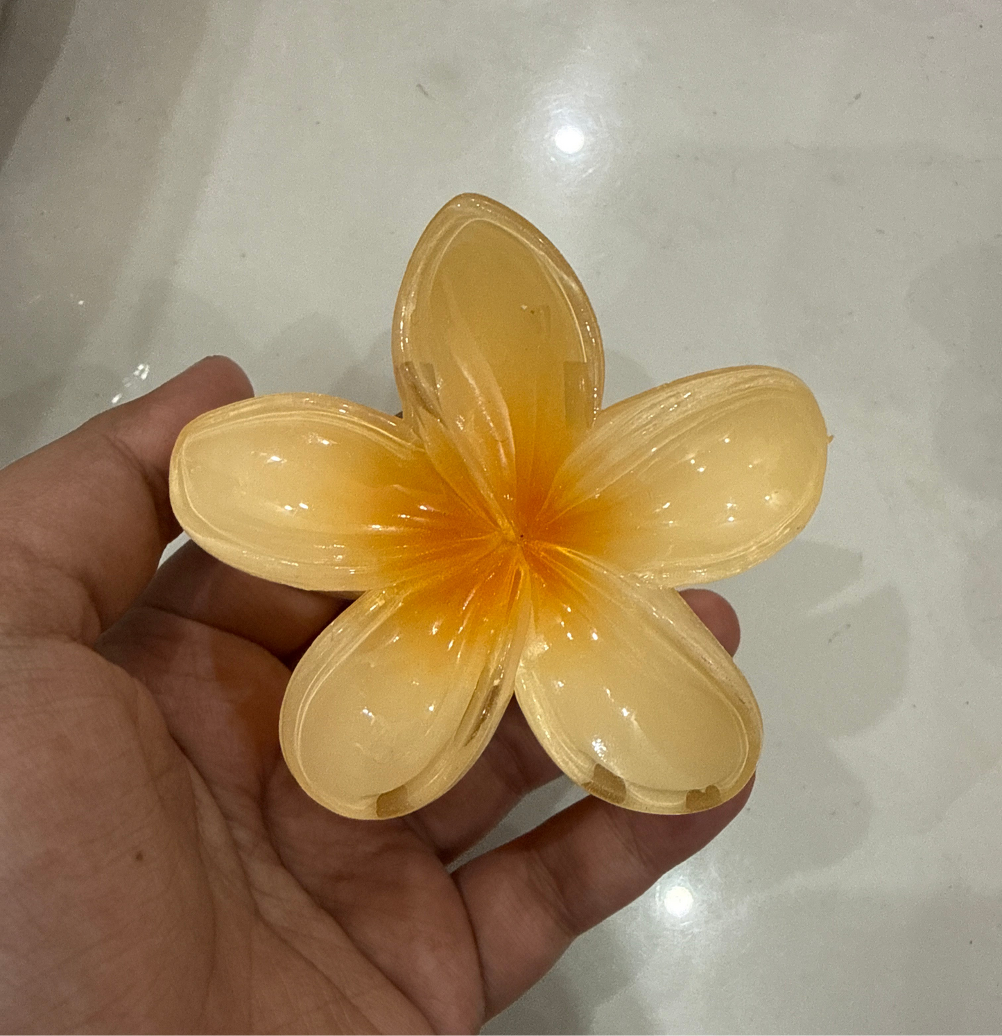 🌸 Realistic Flower Hair Claw Clip – Large, Elegant & Durable (8cm) 🌸