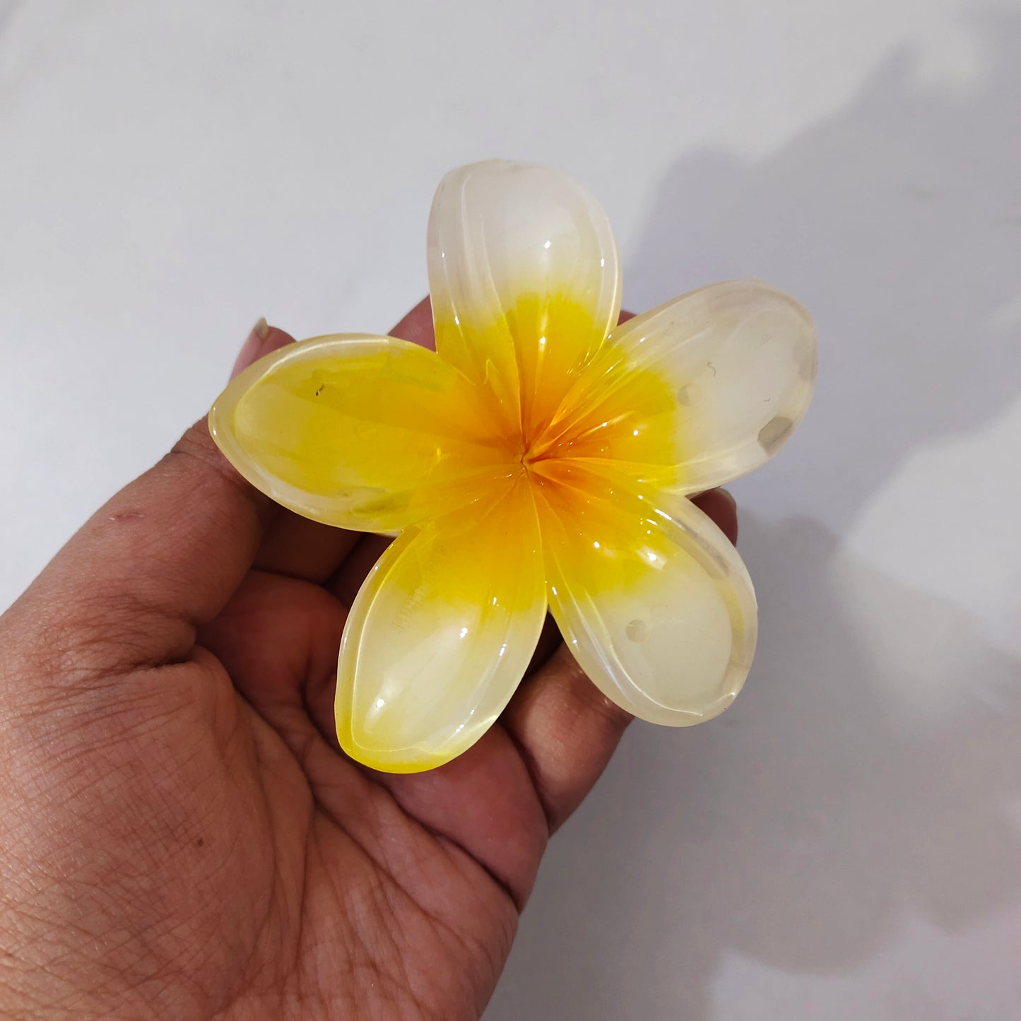 🌸 Realistic Flower Hair Claw Clip – Large, Elegant & Durable (8cm) 🌸