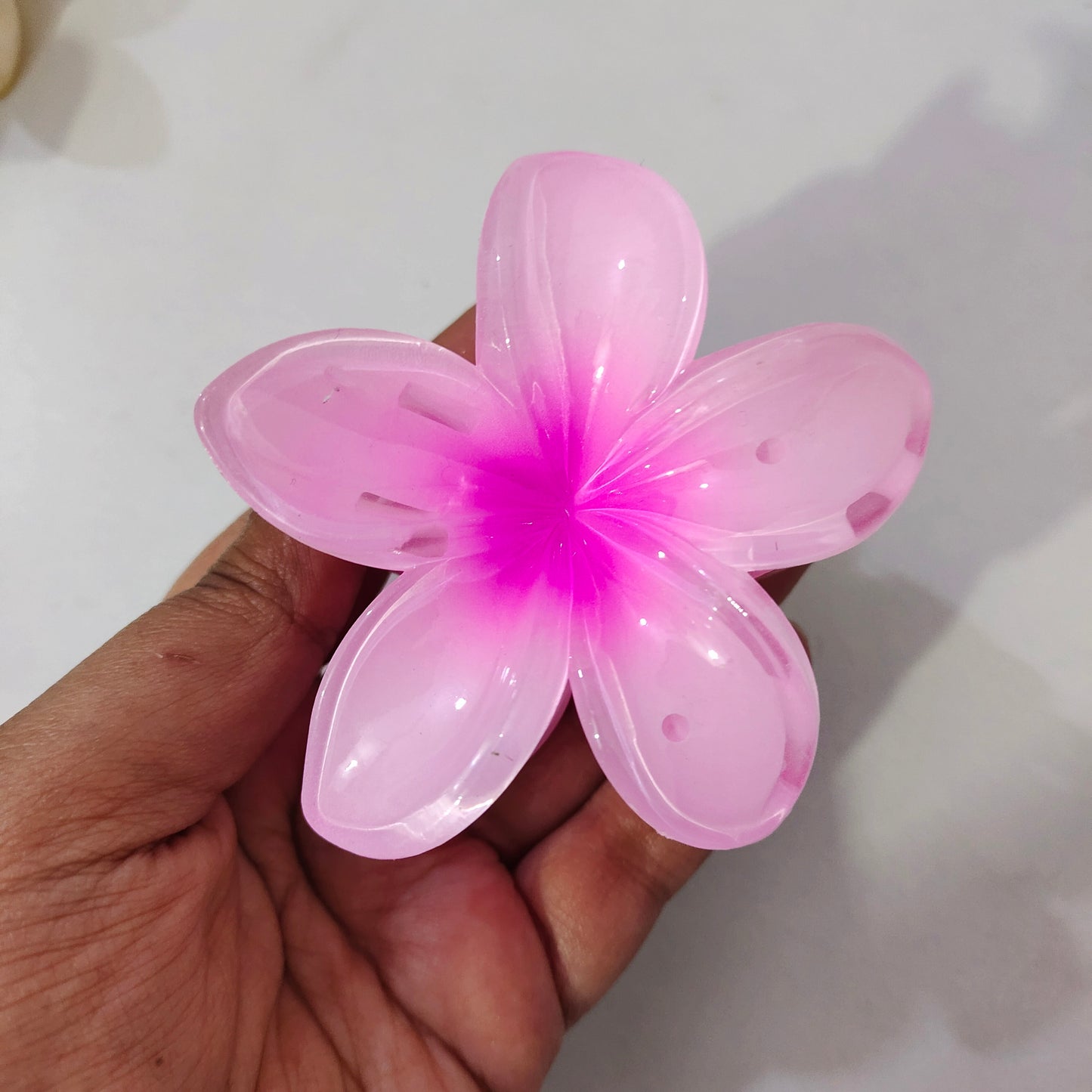 🌸 Realistic Flower Hair Claw Clip – Large, Elegant & Durable (8cm) 🌸