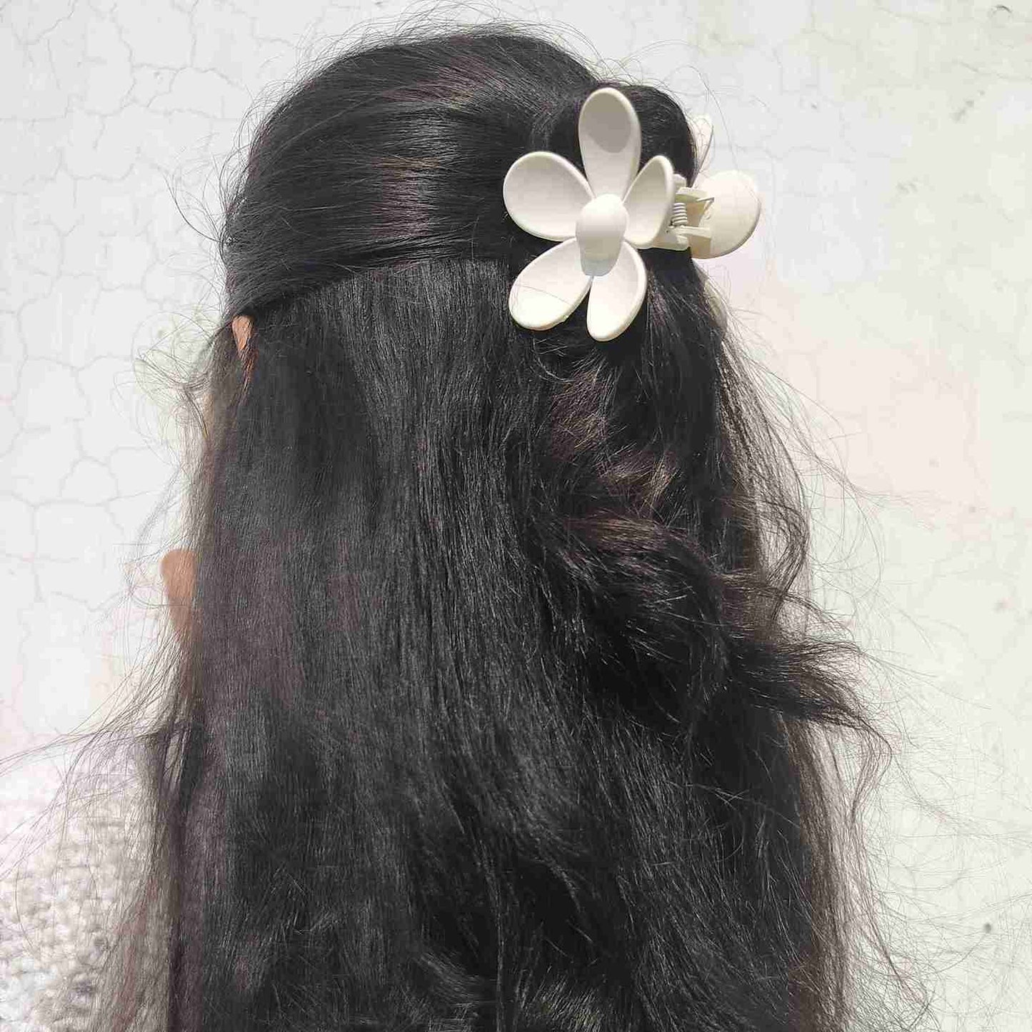 Giant Matte Flower Hairclaw