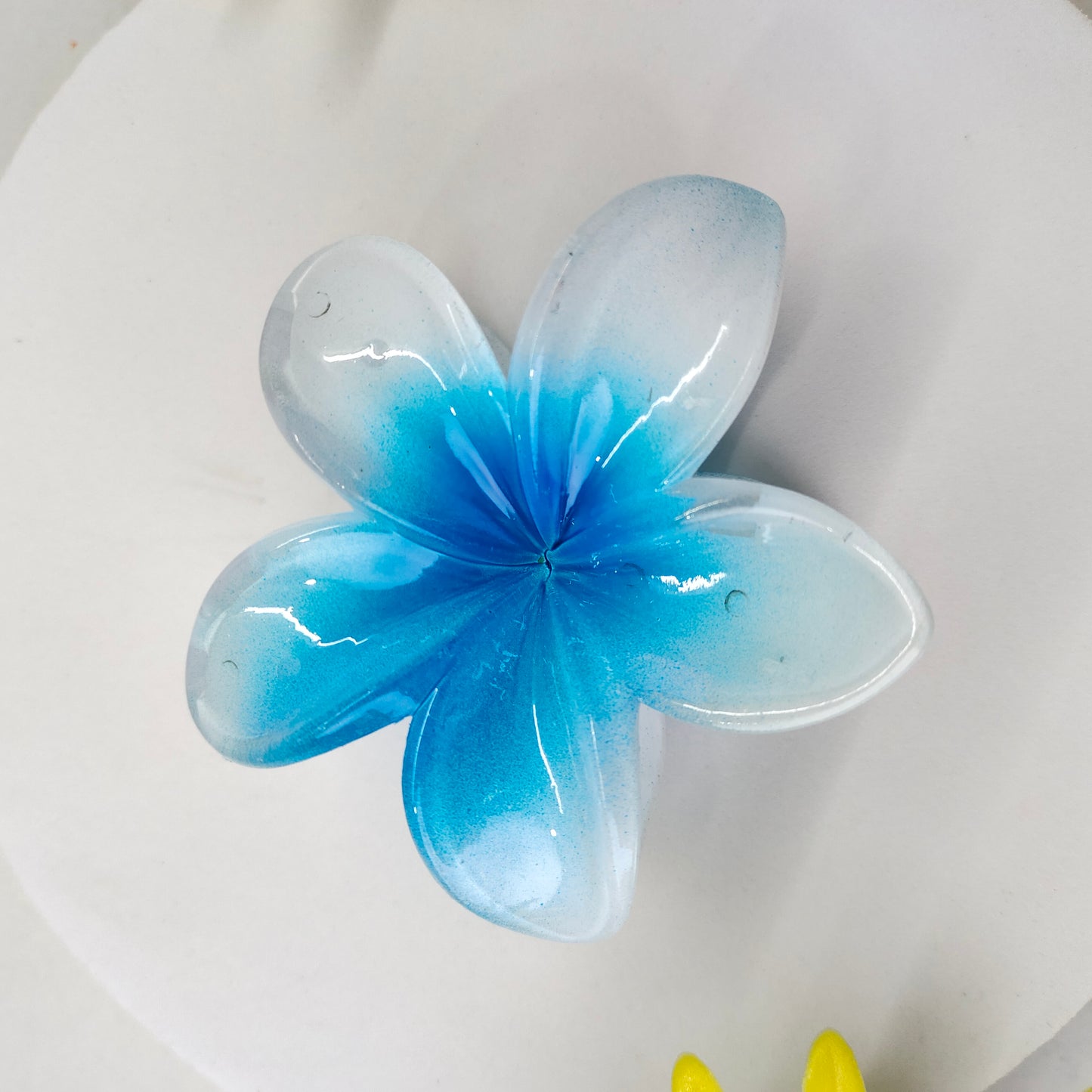 🌸 Realistic Flower Hair Claw Clip – Large, Elegant & Durable (8cm) 🌸