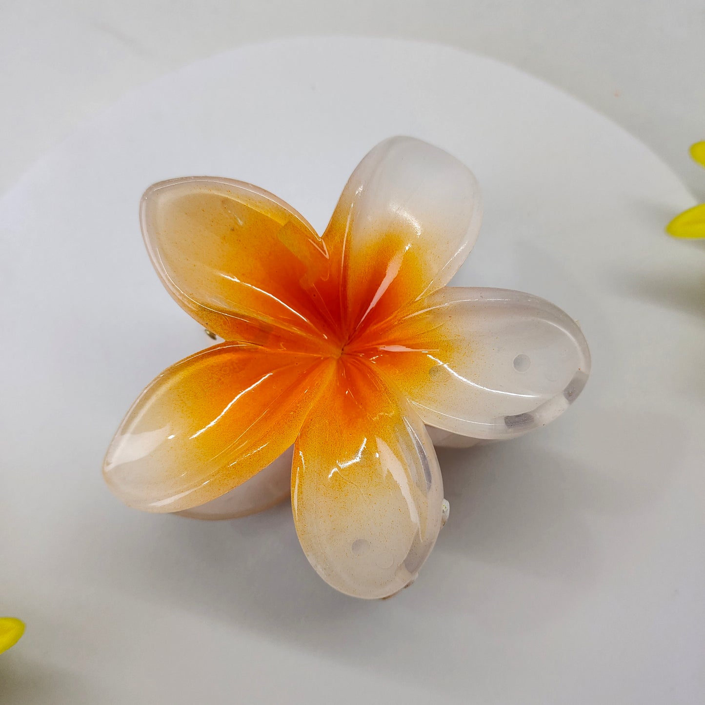 🌸 Realistic Flower Hair Claw Clip – Large, Elegant & Durable (8cm) 🌸