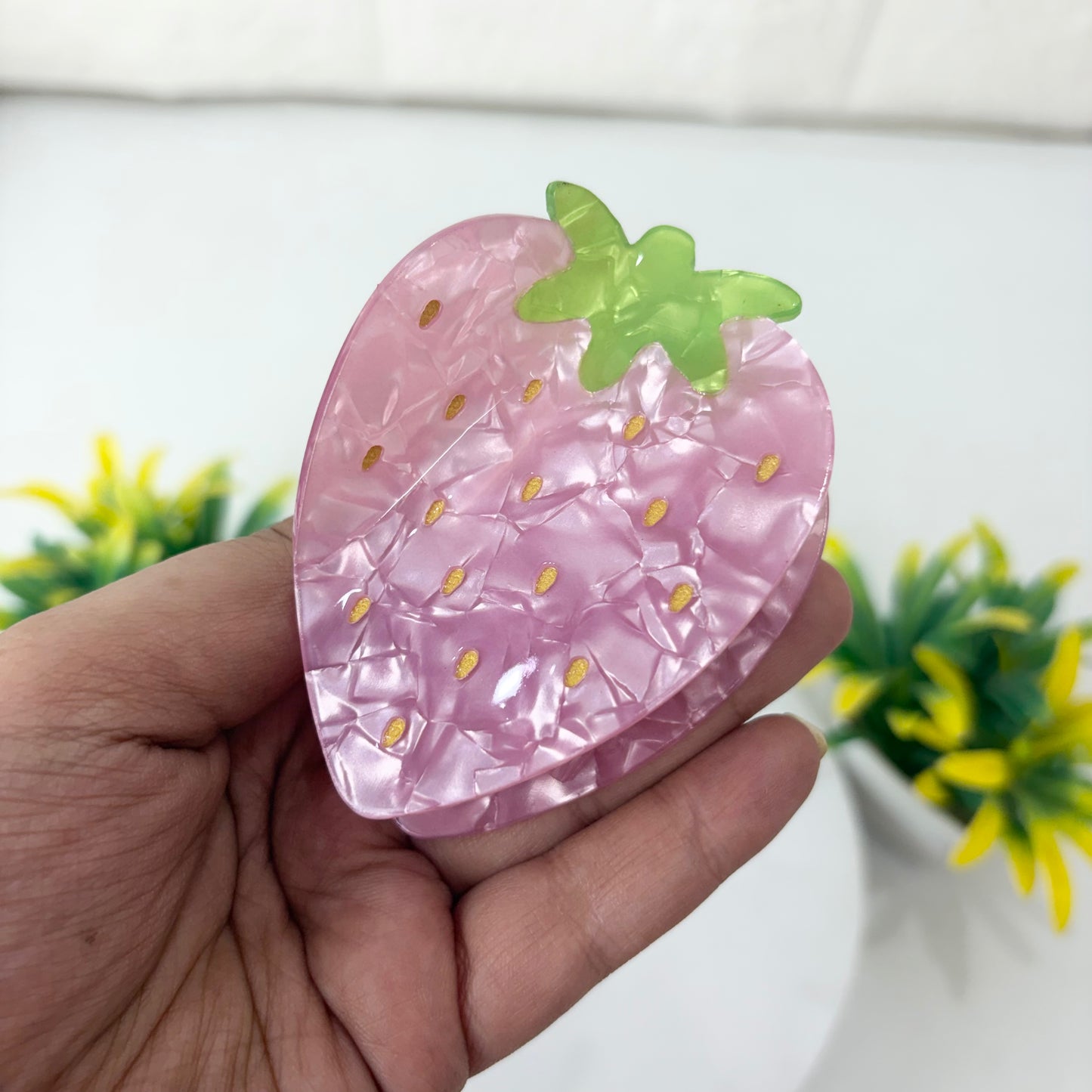 Viral Strawberry Hairclaw