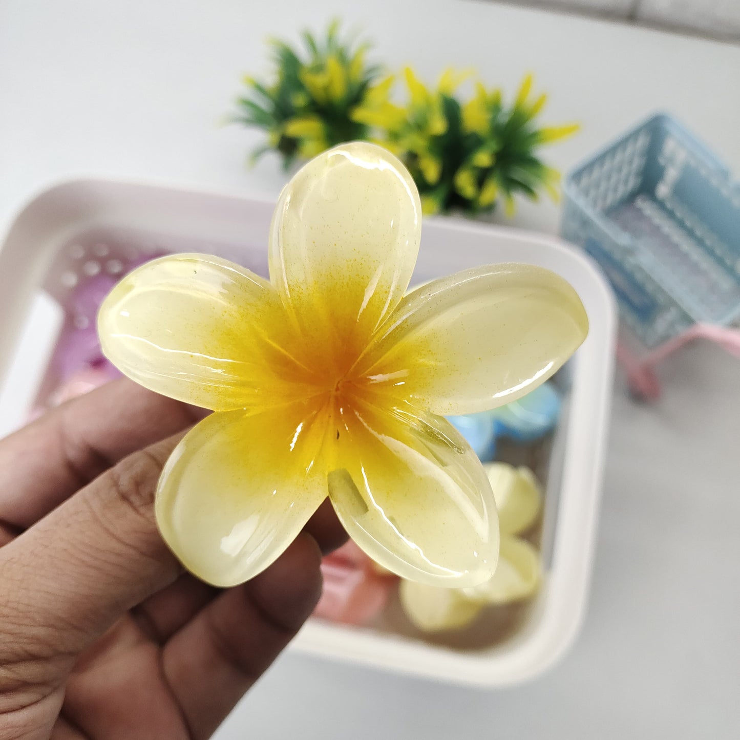 🌸 Realistic Flower Hair Claw Clip – Large, Elegant & Durable (8cm) 🌸