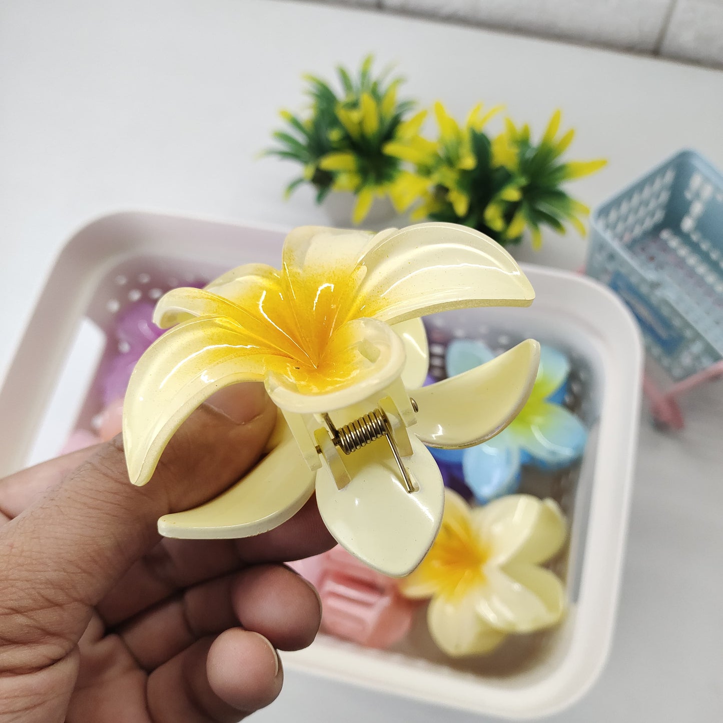 🌸 Realistic Flower Hair Claw Clip – Large, Elegant & Durable (8cm) 🌸