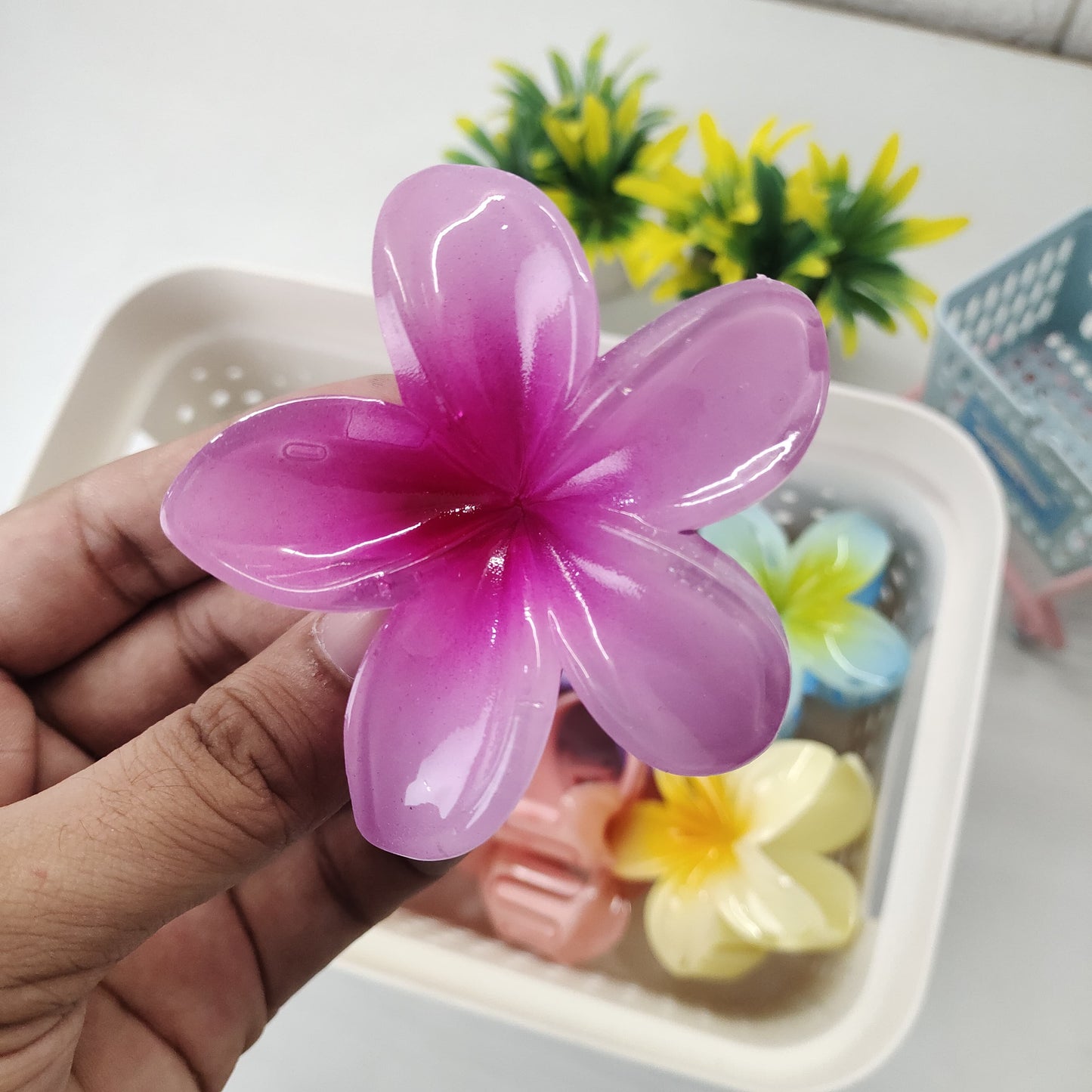 🌸 Realistic Flower Hair Claw Clip – Large, Elegant & Durable (8cm) 🌸