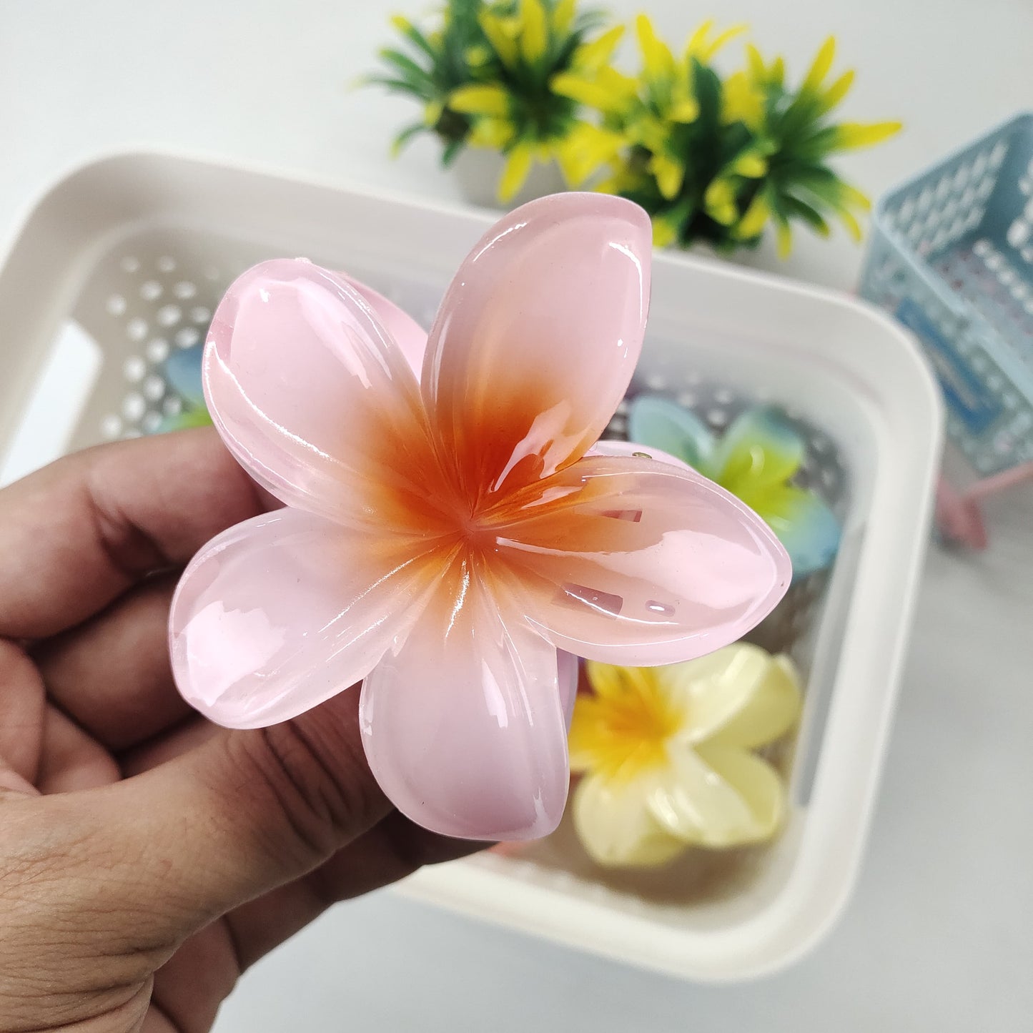 🌸 Realistic Flower Hair Claw Clip – Large, Elegant & Durable (8cm) 🌸