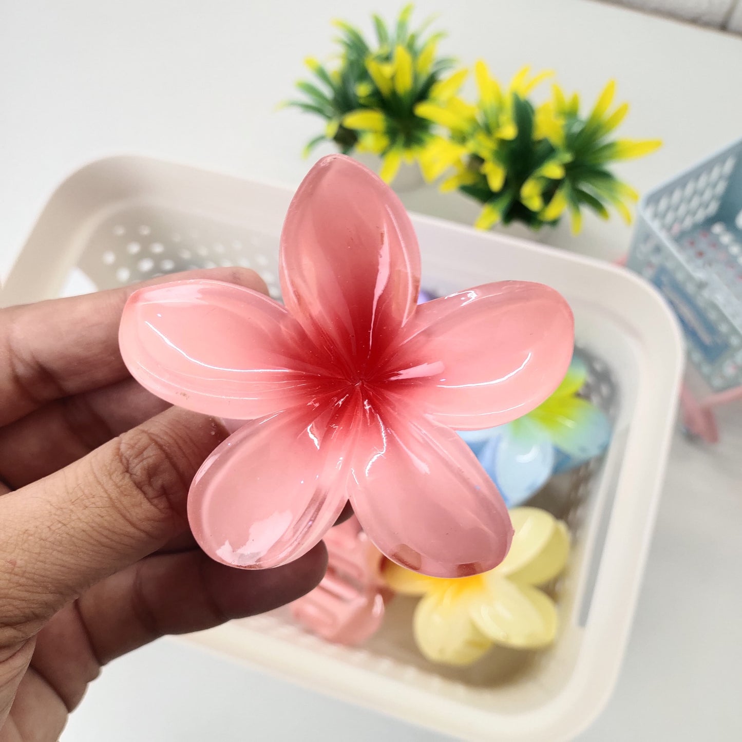 🌸 Realistic Flower Hair Claw Clip – Large, Elegant & Durable (8cm) 🌸