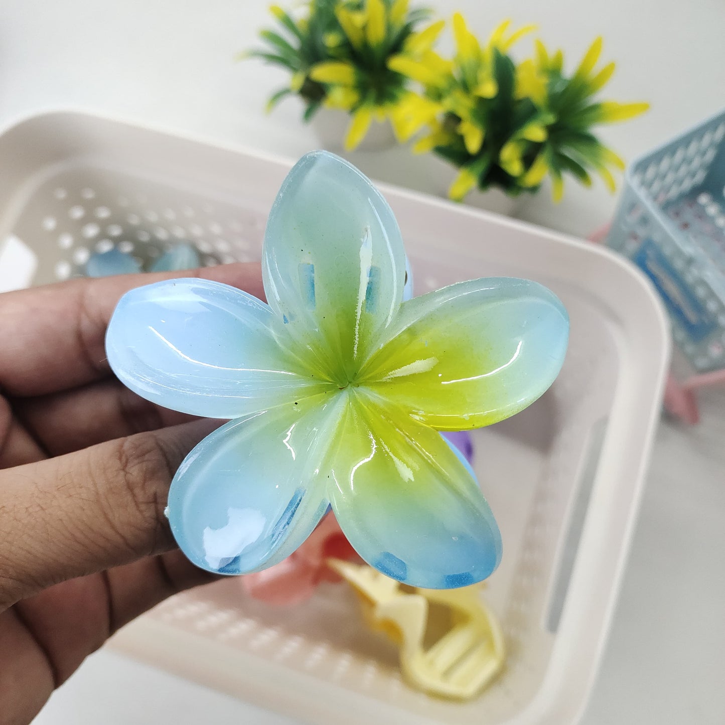 🌸 Realistic Flower Hair Claw Clip – Large, Elegant & Durable (8cm) 🌸