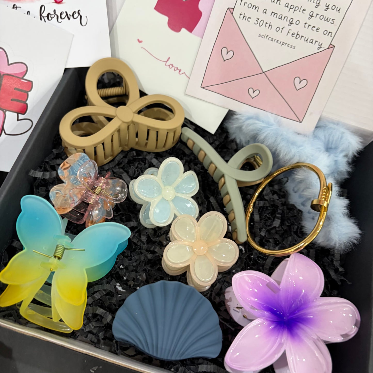 Hamper for Girlfriend (with cards)