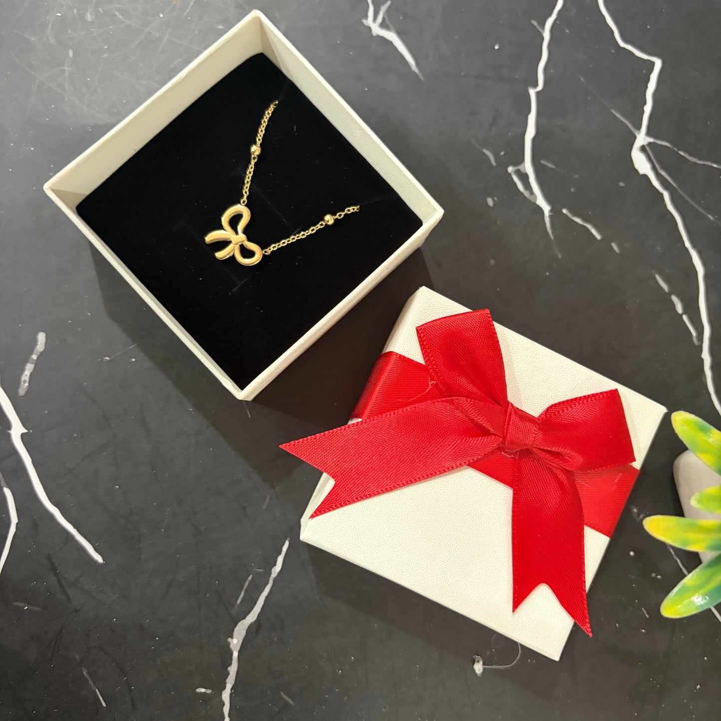 Bow Pendant (with box)