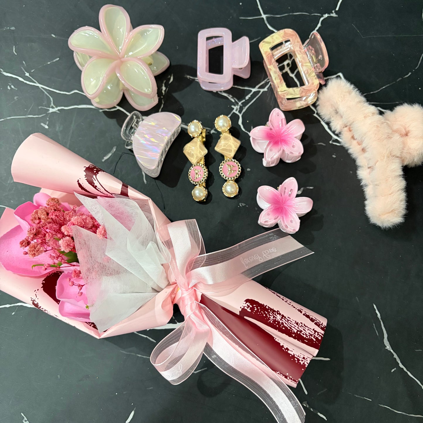 Pink Hamper ( with bouquet )