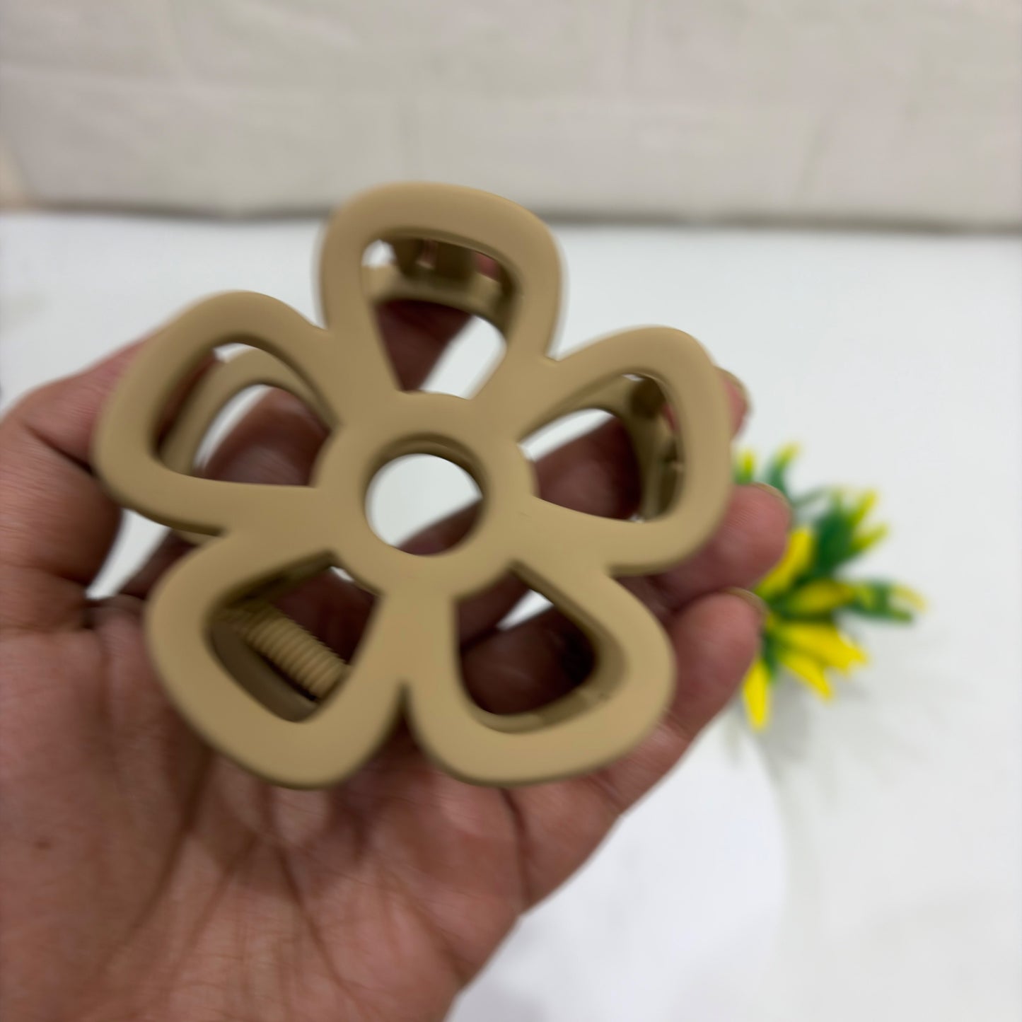🌸 Cute Flower Hair Claw Clip – Large, Elegant & Durable (8cm) 🌸 (Copy)