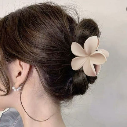 Giant Flower Hairclaw