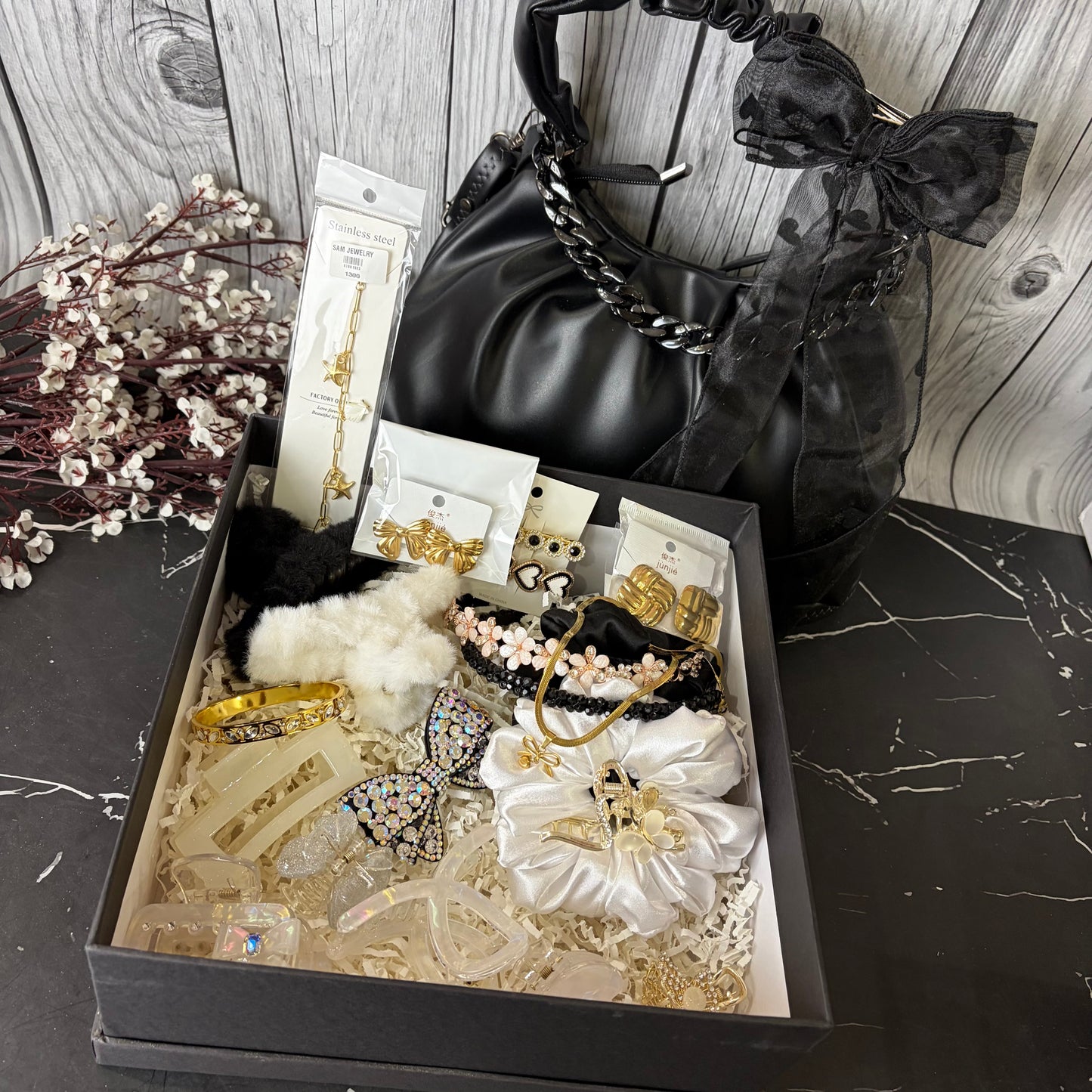 Cute Black Hamper ( with HandBag )