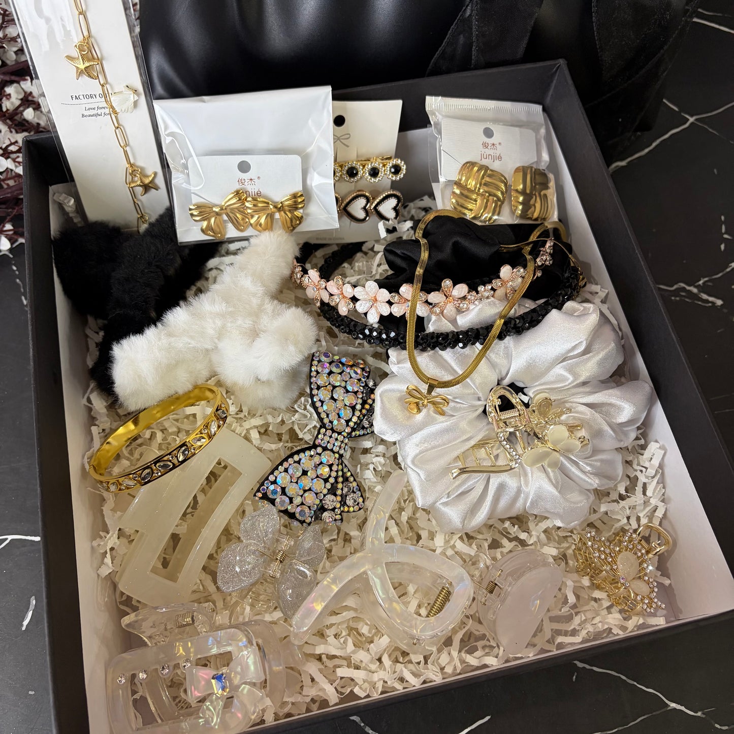 Cute Black Hamper ( with HandBag )