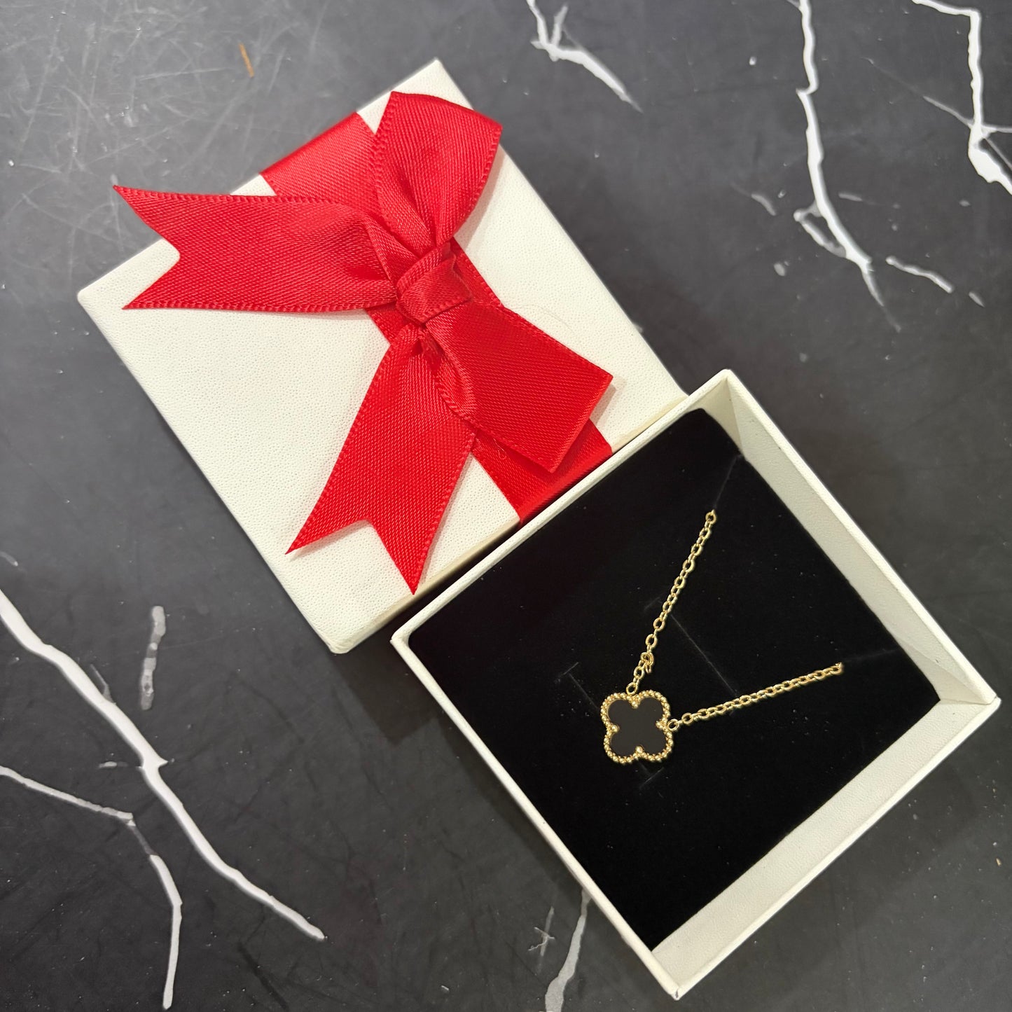 Clover Pendant (with box)