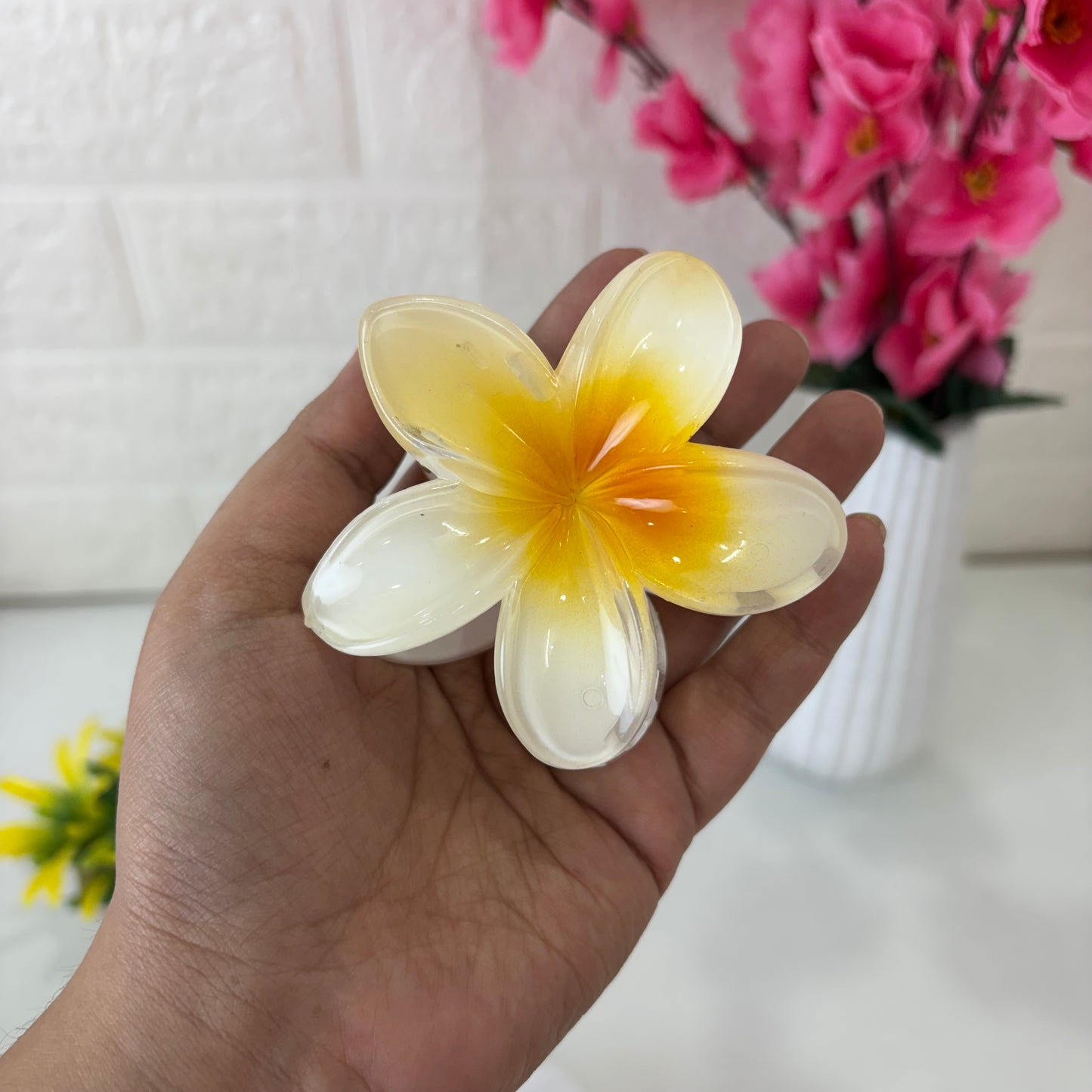 🌸 Realistic Flower Hair Claw Clip – Large, Elegant & Durable (8cm) 🌸