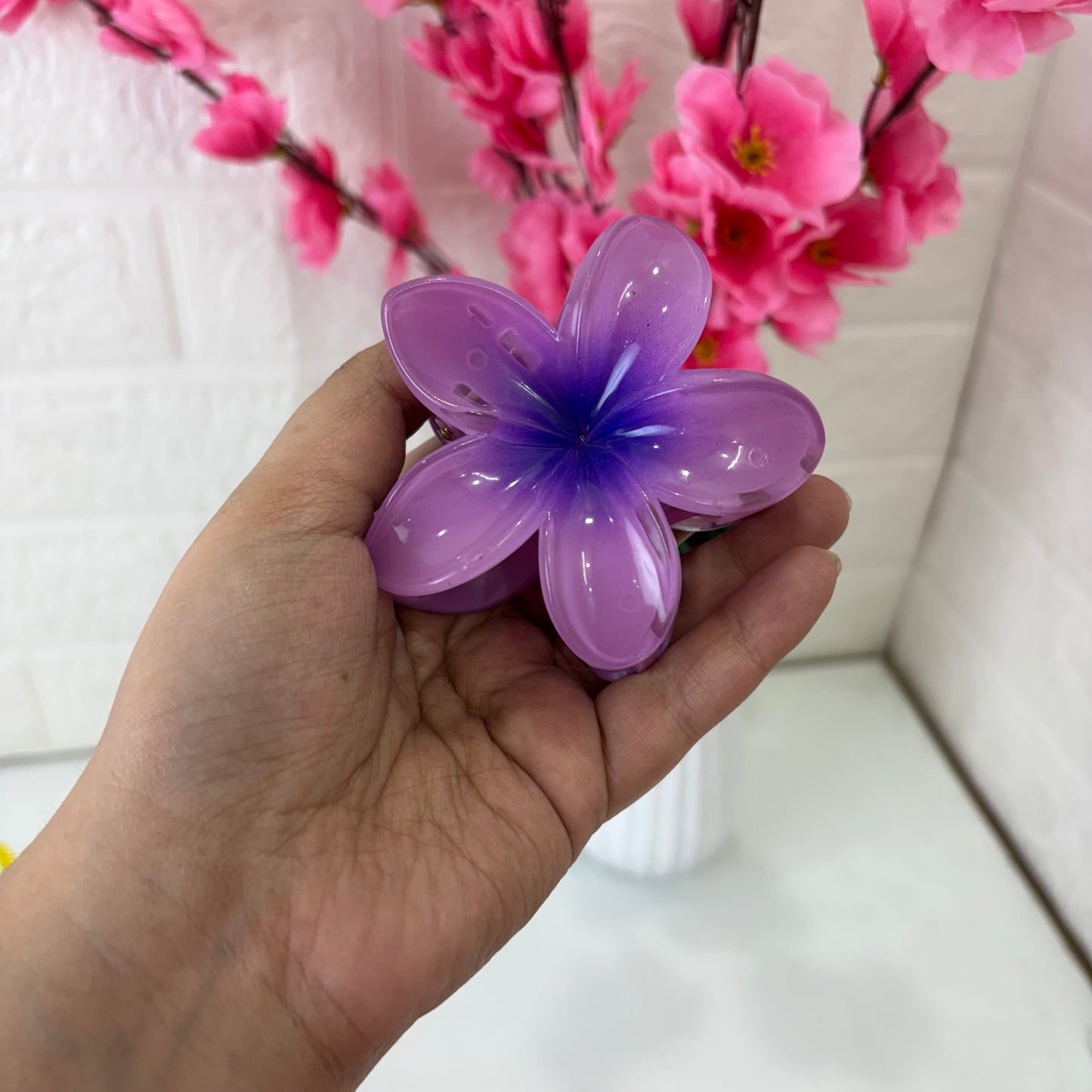 🌸 Realistic Flower Hair Claw Clip – Large, Elegant & Durable (8cm) 🌸