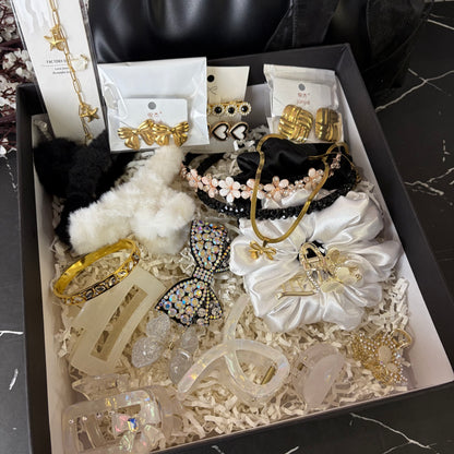 Cute Black Hamper ( with HandBag )