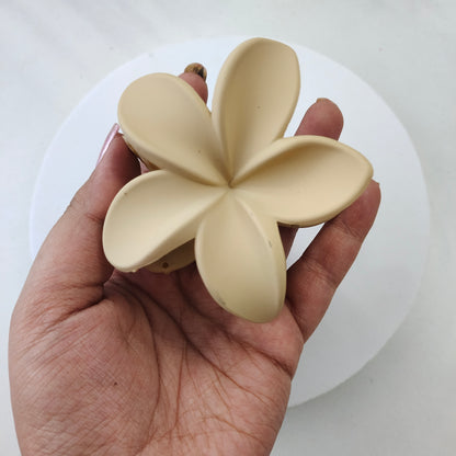 Giant Flower Hairclaw