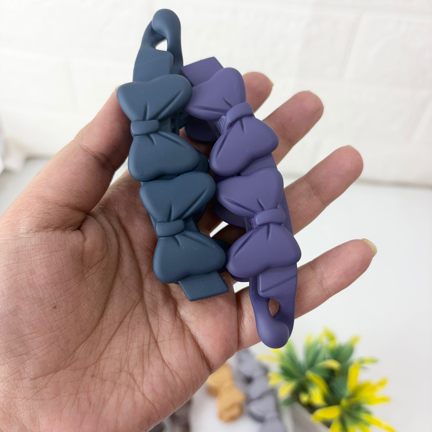Matte Banana Clip