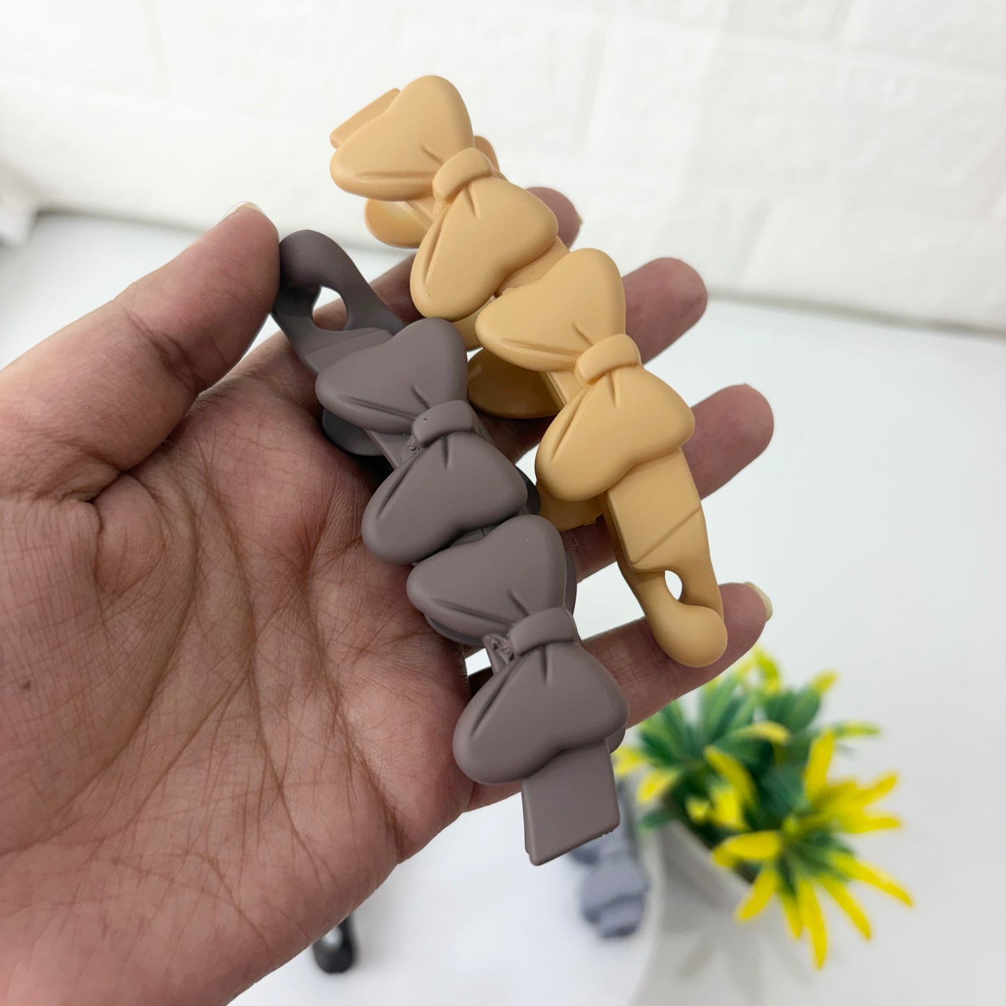 Matte Banana Clip