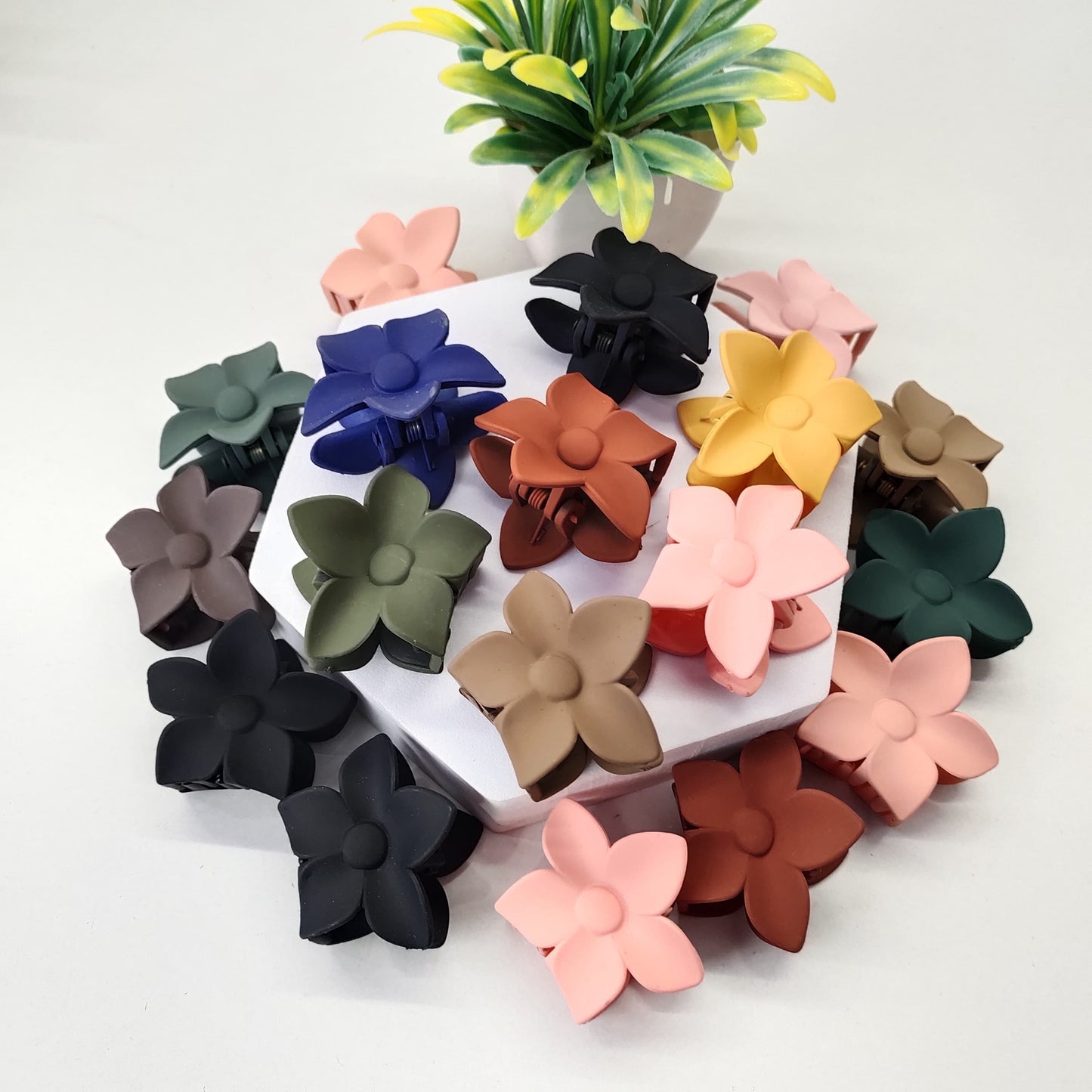 Matte Flowers - set of 2 ( random )