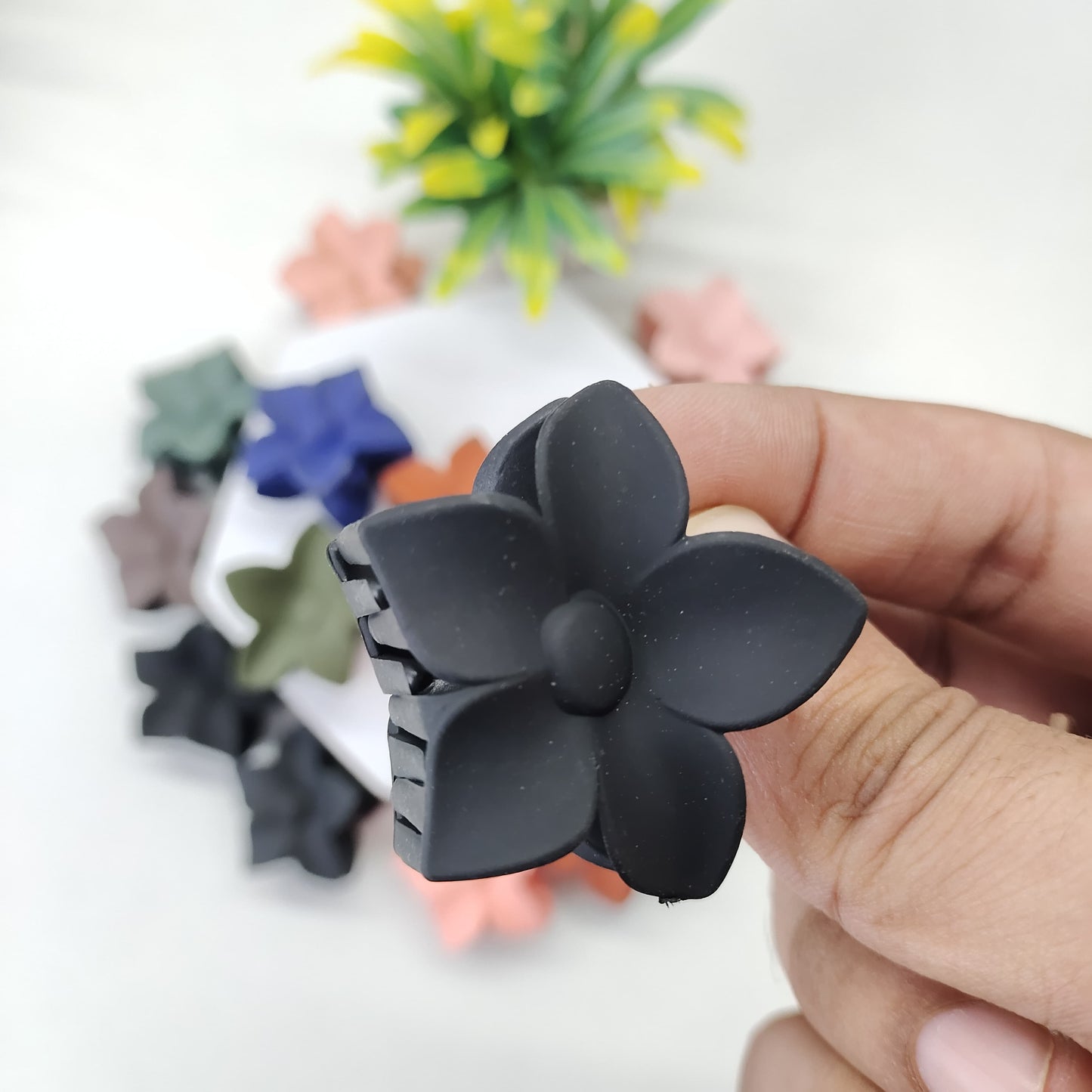 Matte Flowers - set of 2 ( random )