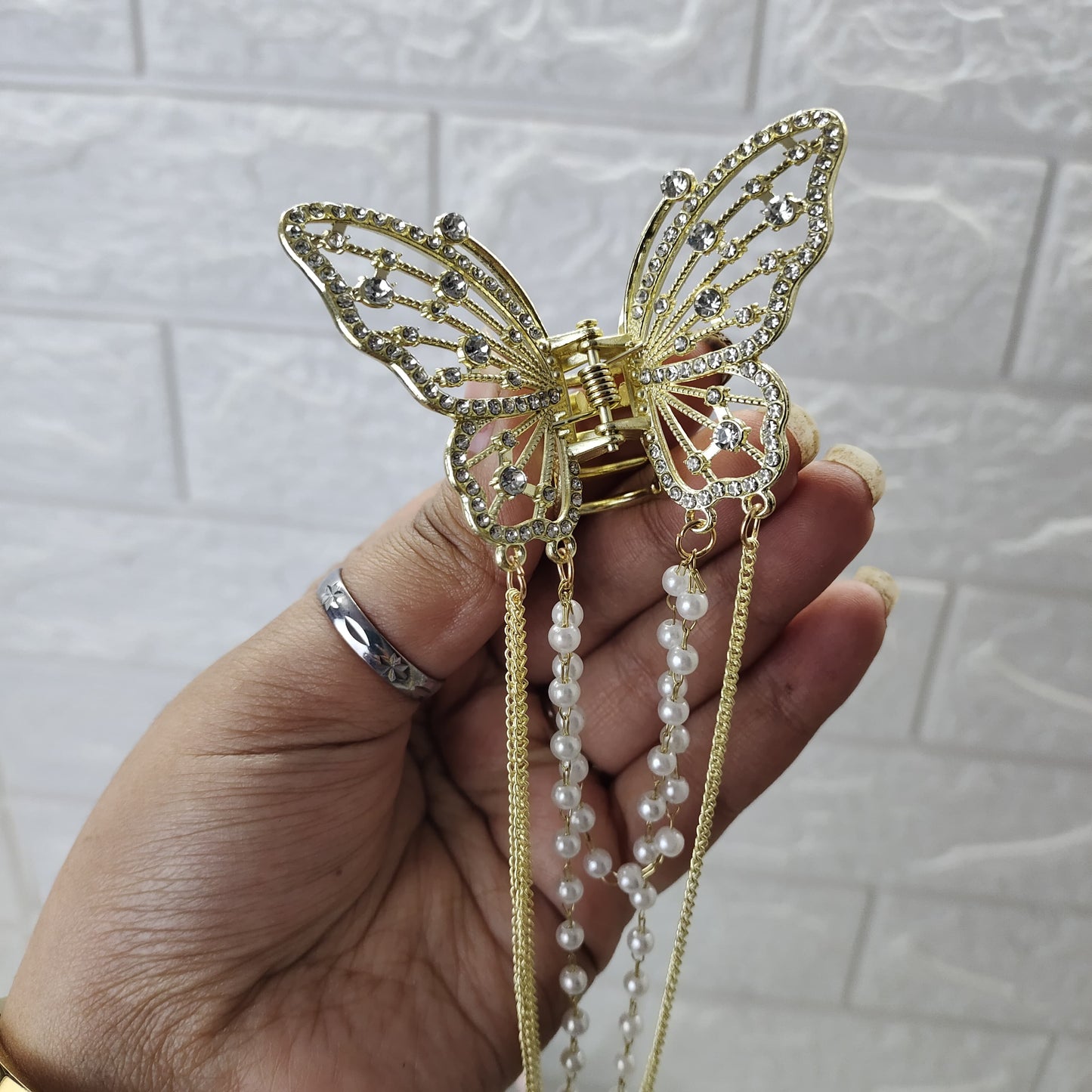 Viral Hanging Butterfly Hairclaw