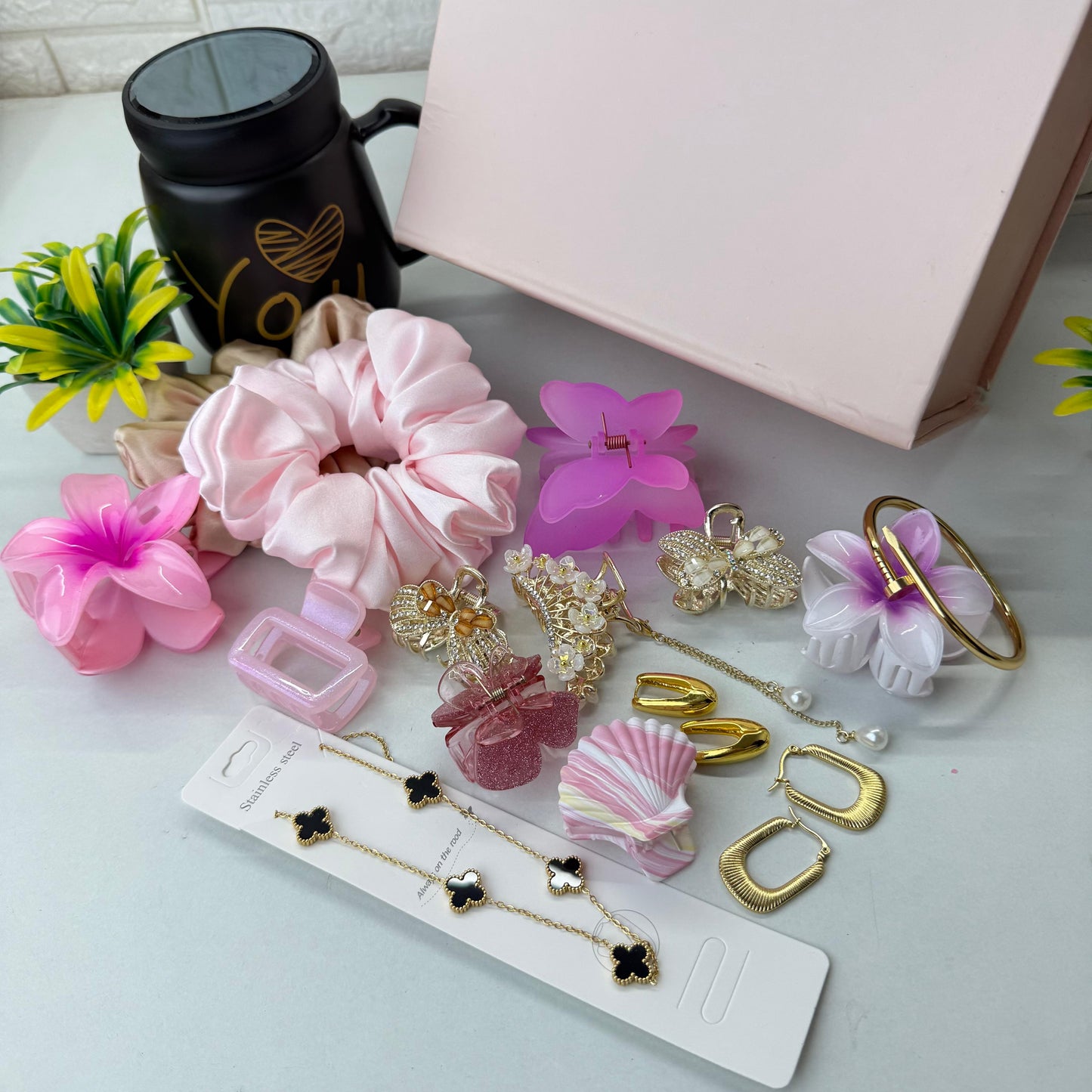 Premium Cute Hamper ( with box )