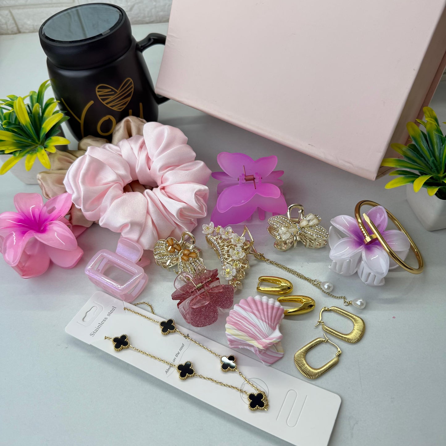 Premium Cute Hamper ( with box )