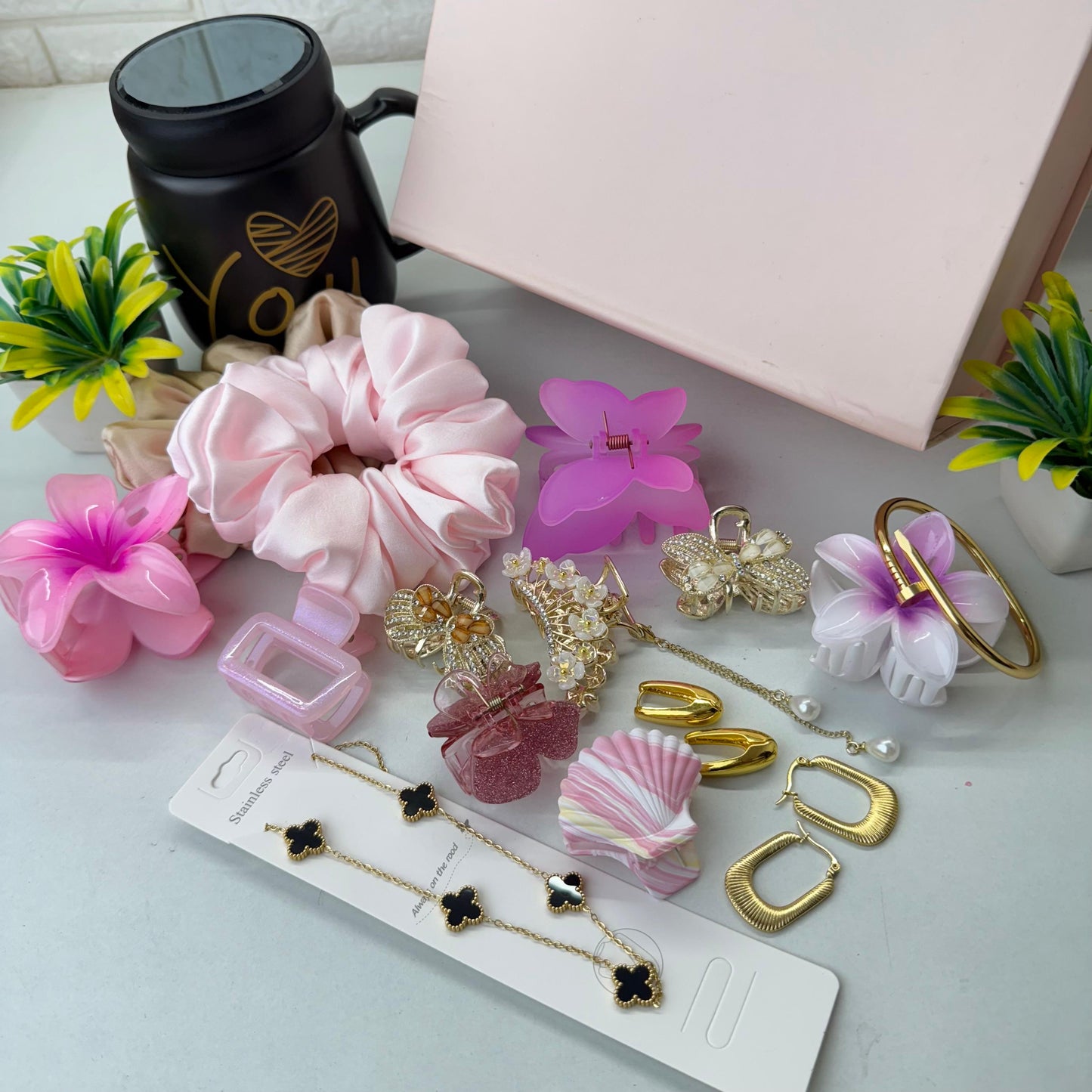 Premium Cute Hamper ( with box )