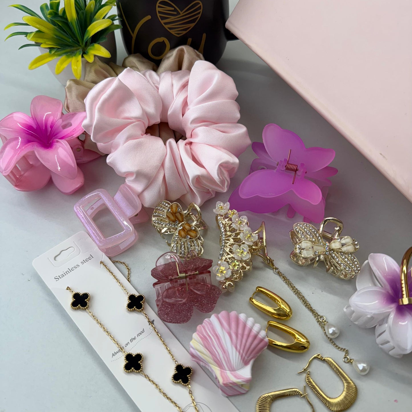 Premium Cute Hamper ( with box )