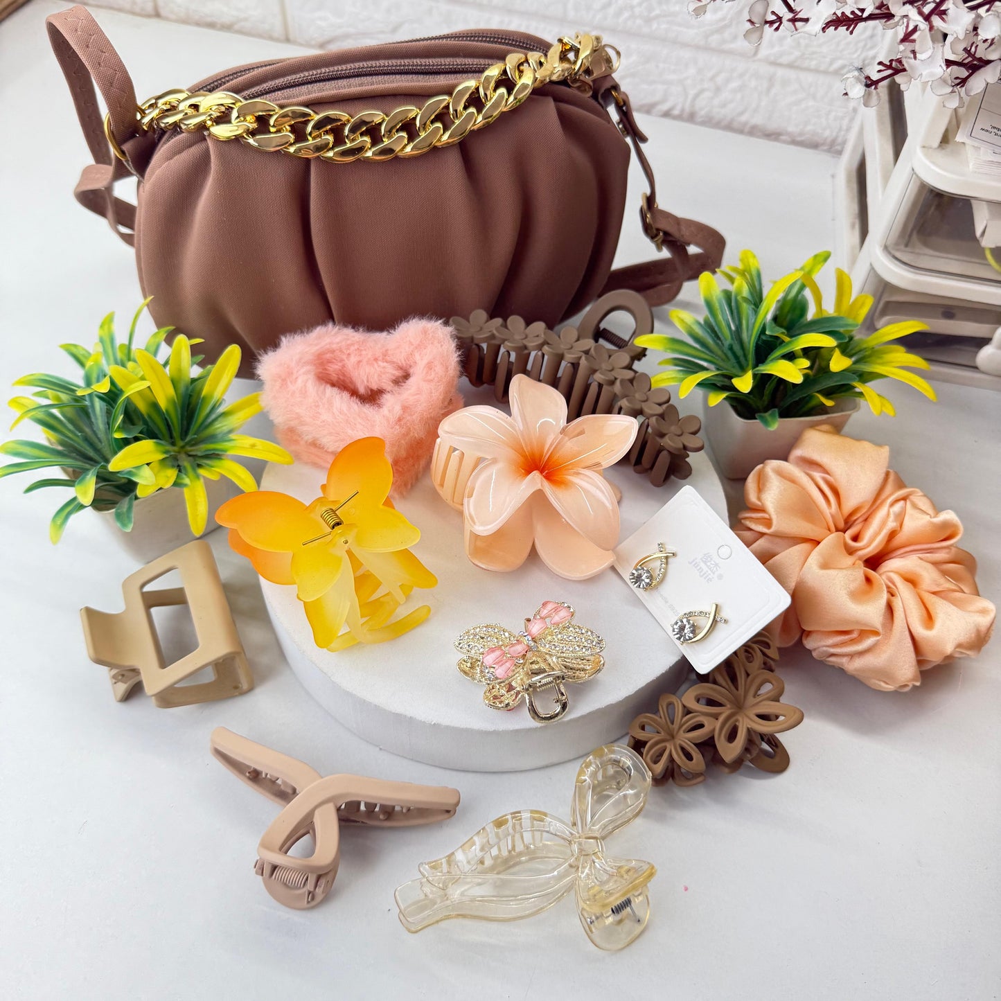 Cute Brown Hamper ( with HandBag )