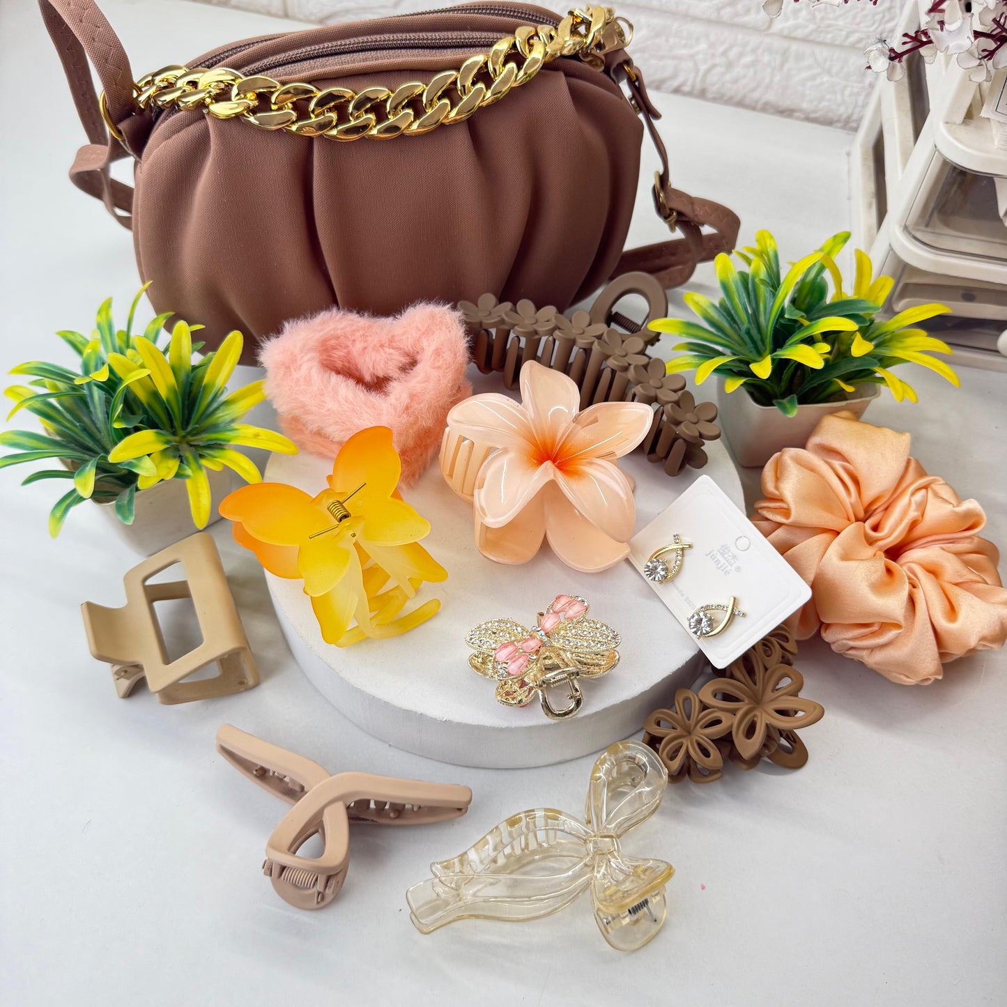 Cute Brown Hamper ( with HandBag )
