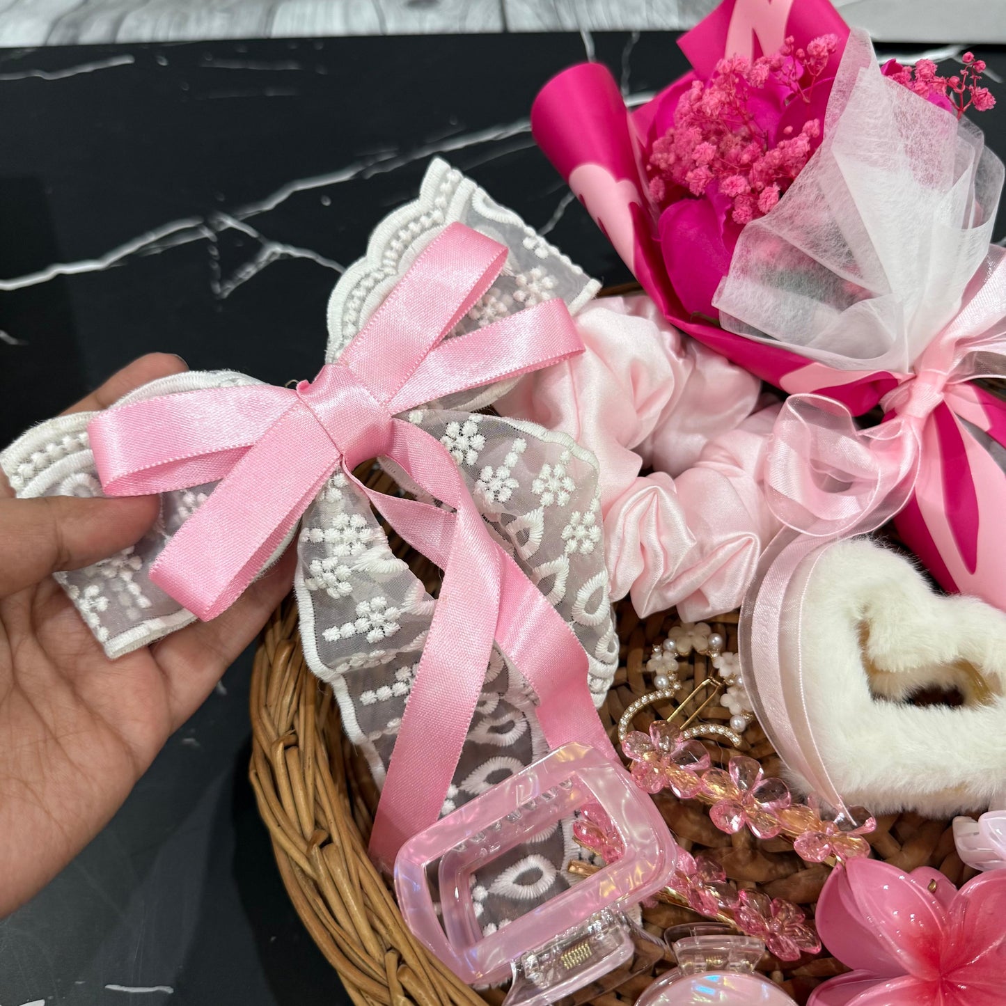 Pink Hamper ( with bouquet )