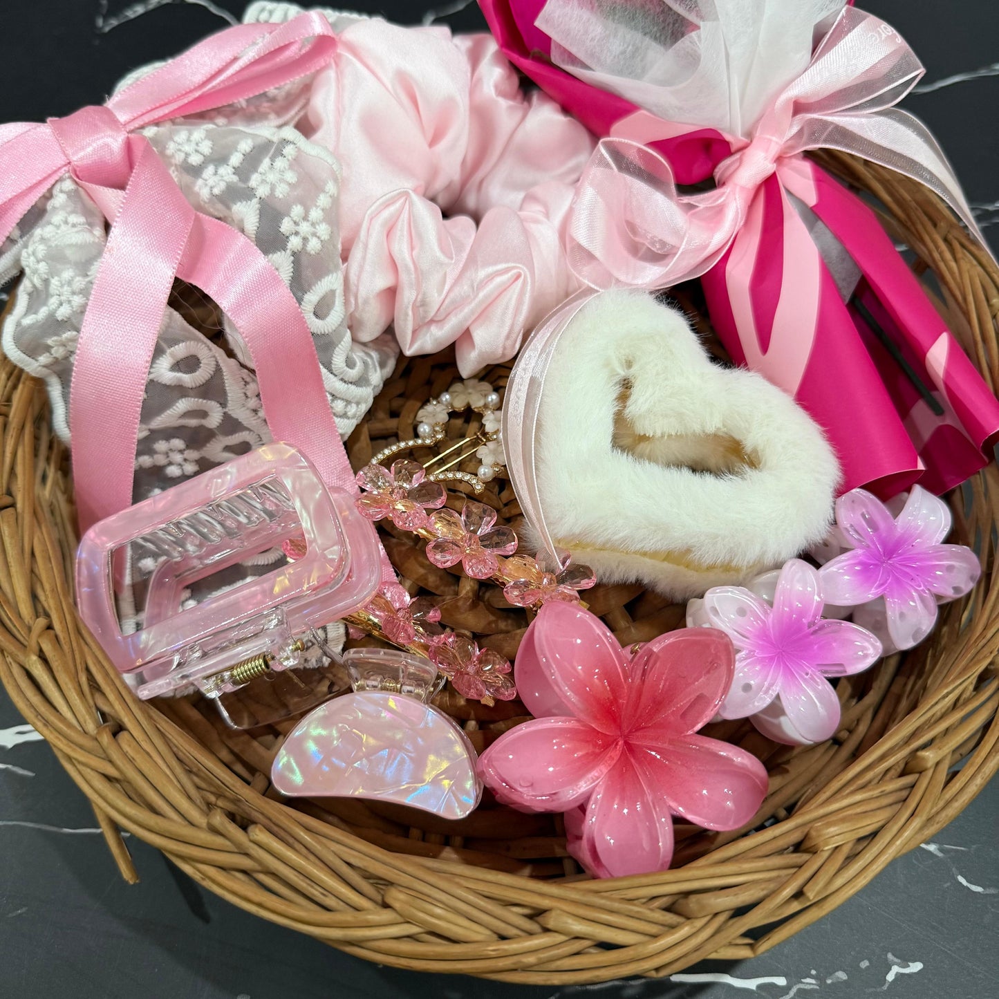 Pink Hamper ( with bouquet )