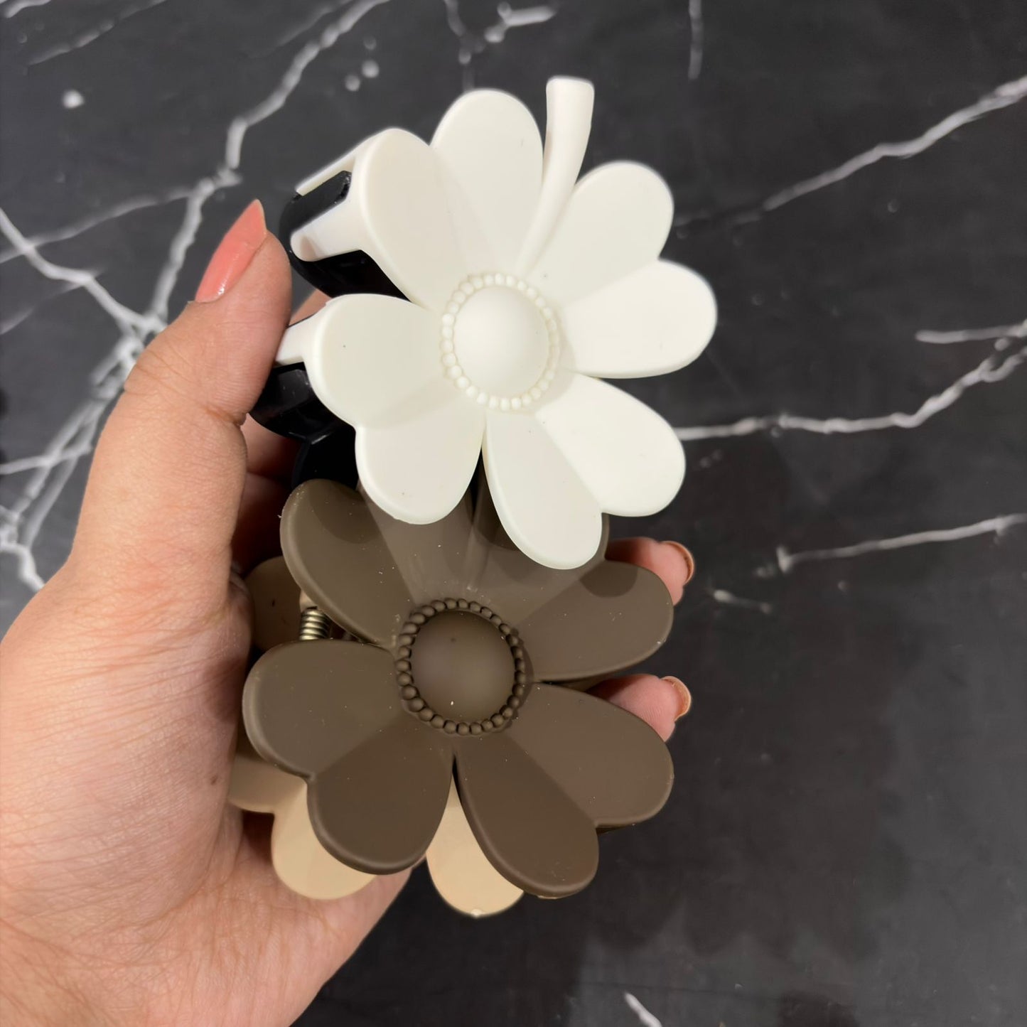 Giant Flower Hairclaw