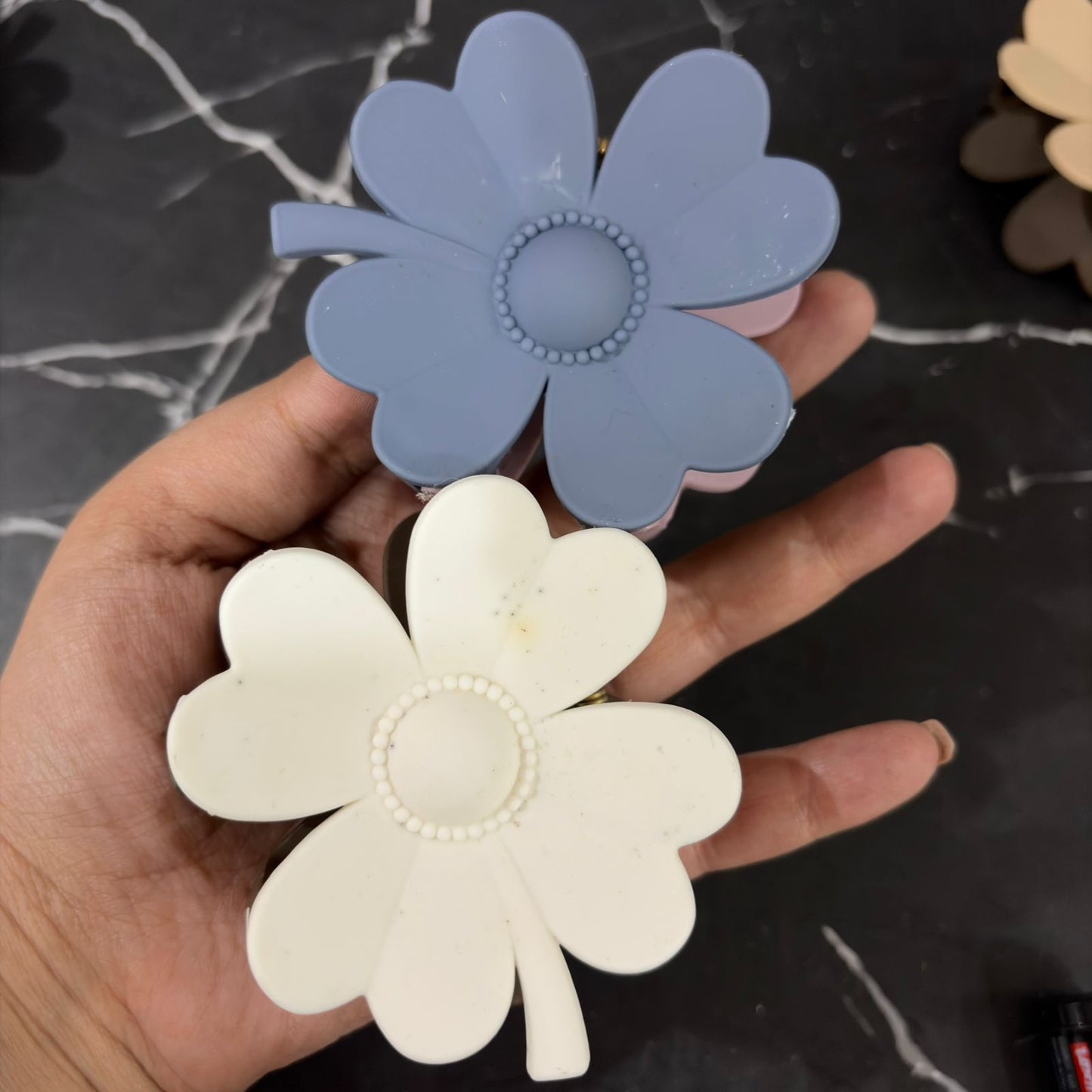 Giant Flower Hairclaw