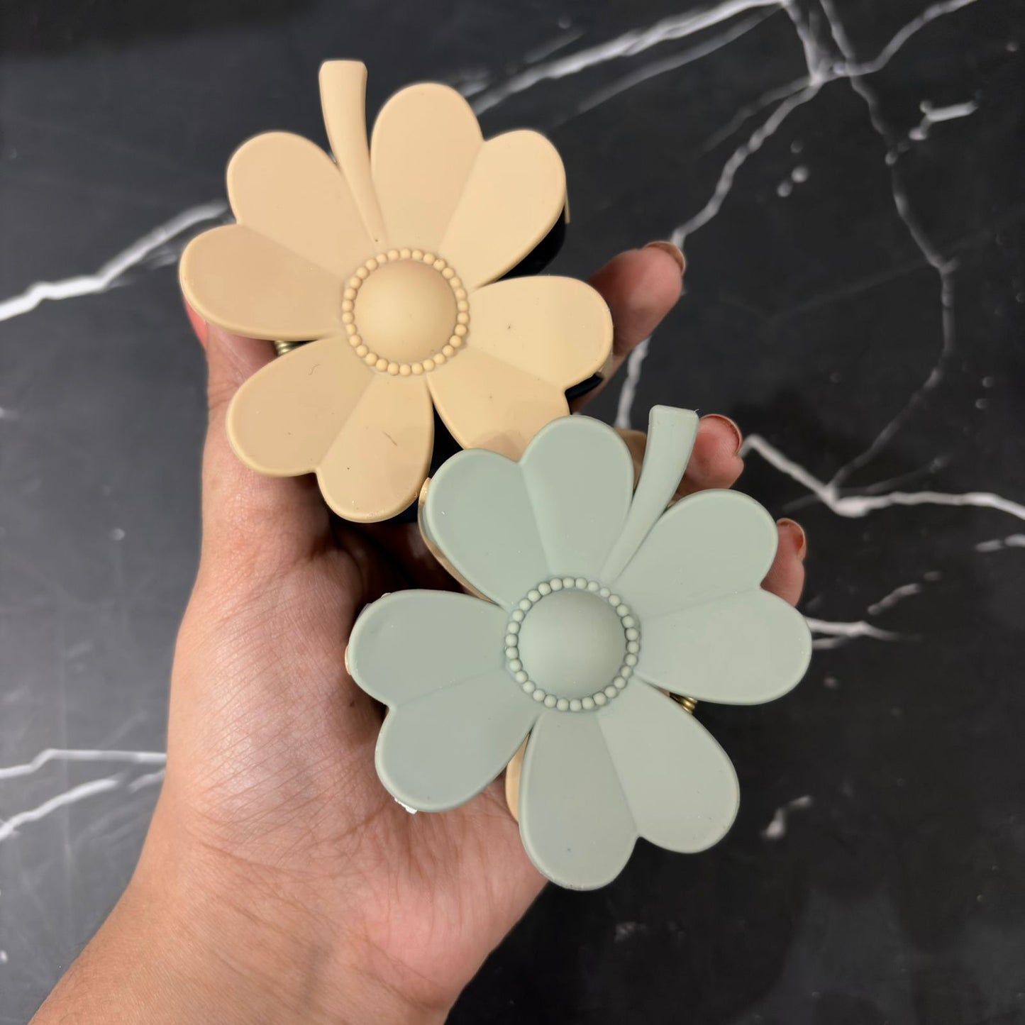 Giant Flower Hairclaw