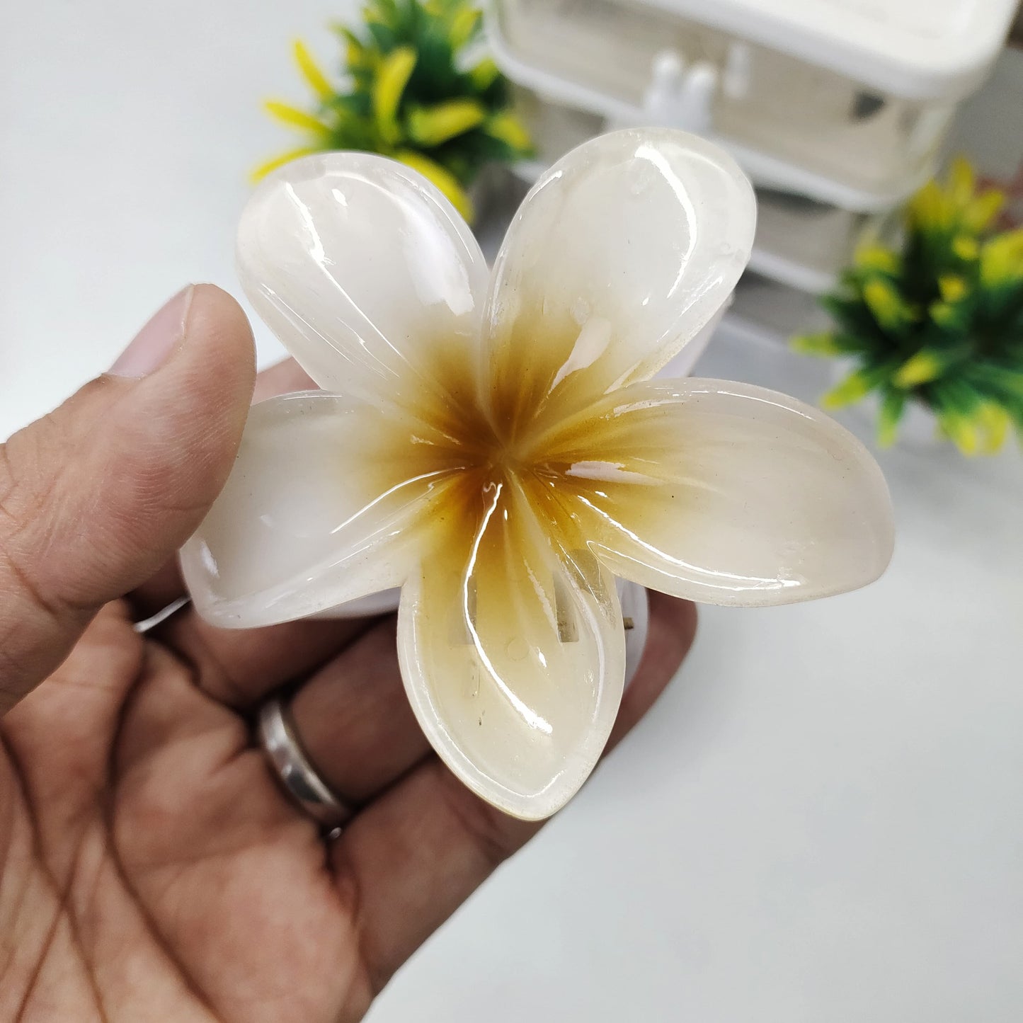 🌸 Realistic Flower Hair Claw Clip – Large, Elegant & Durable (8cm) 🌸